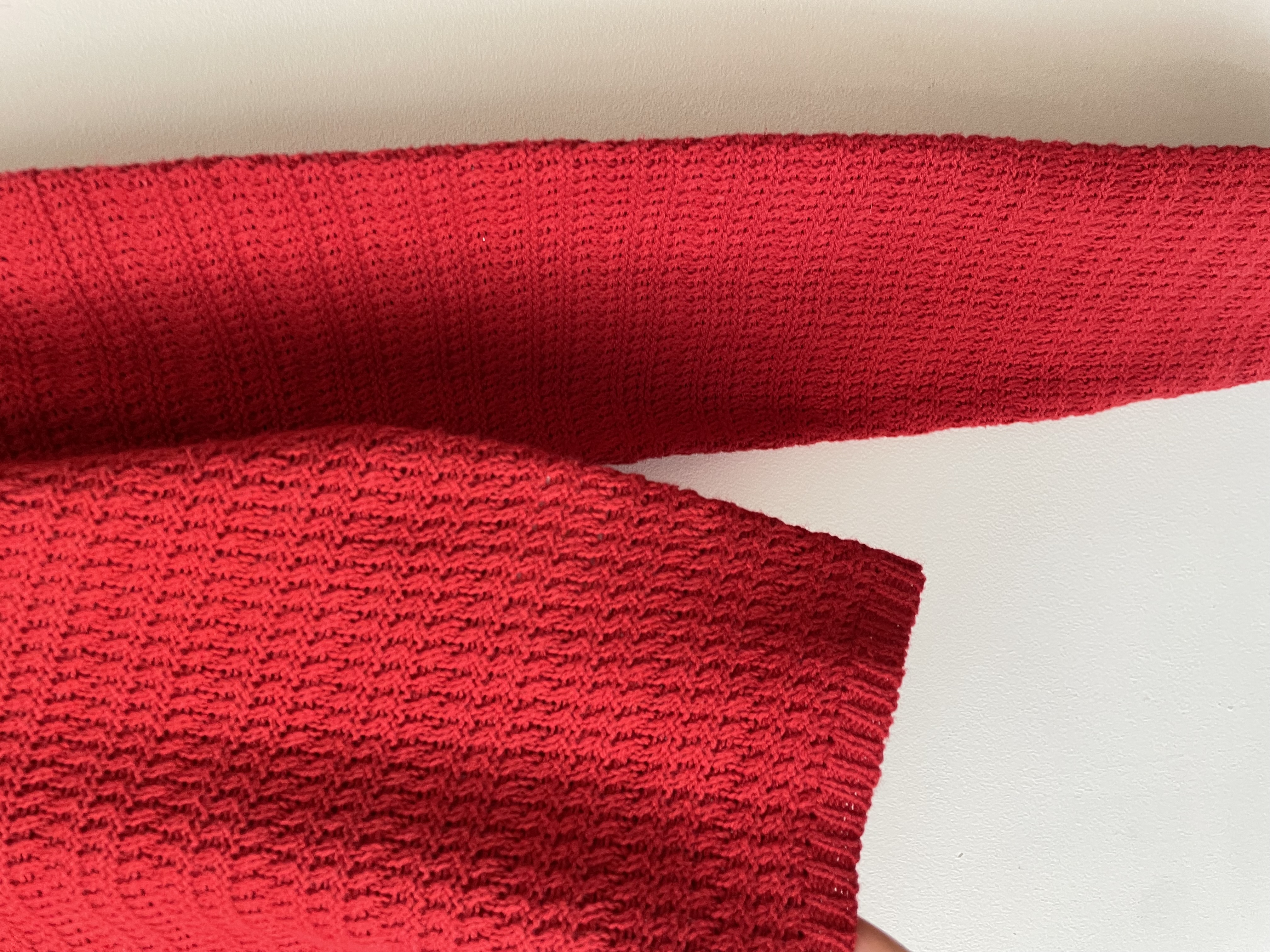 Sweater rojo. Talla: L 3