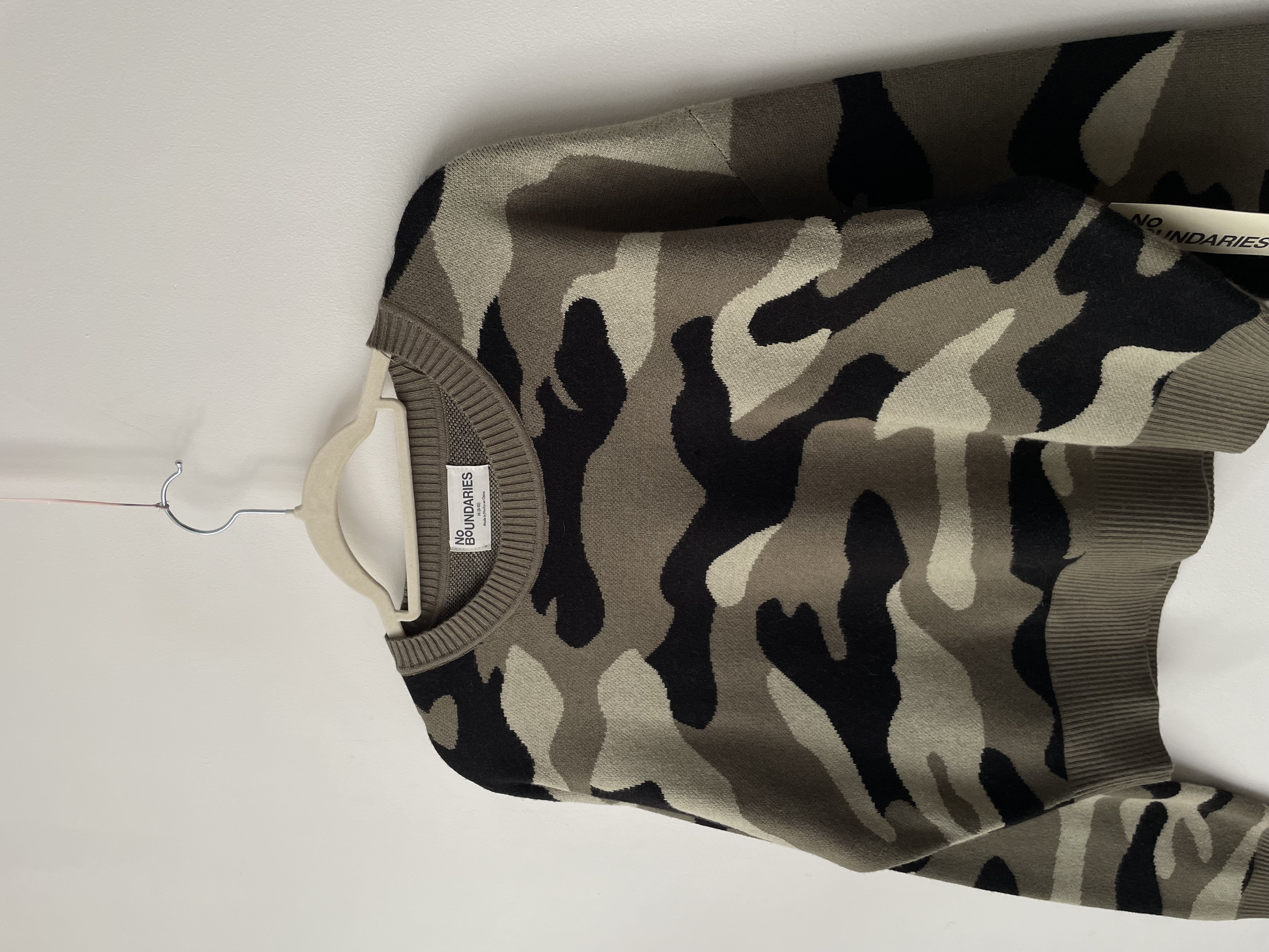 Sweater camuflaje. Talla: M 2