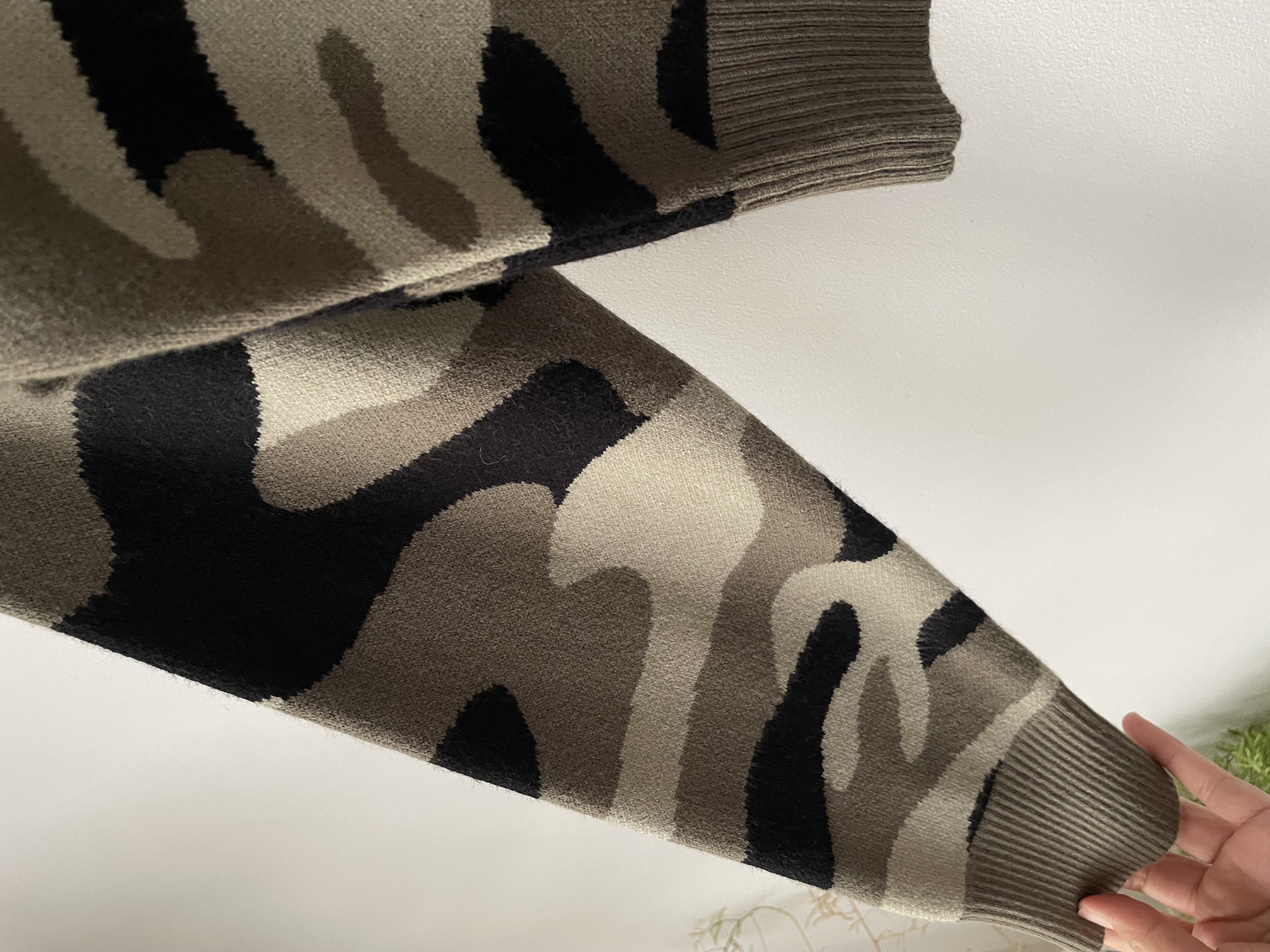 Sweater camuflaje. Talla: M 3