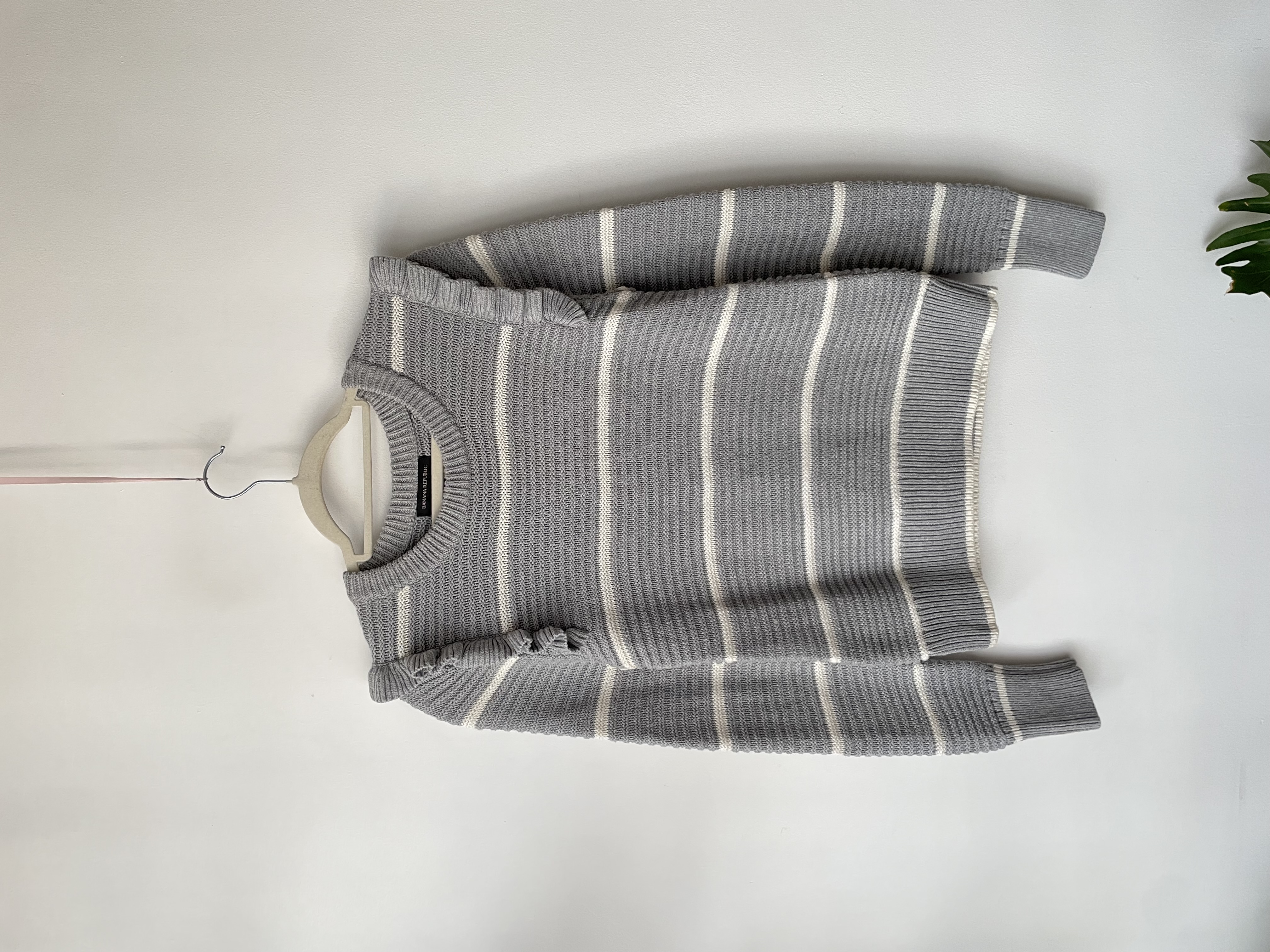 Sweater vuelos. Talla: S  1