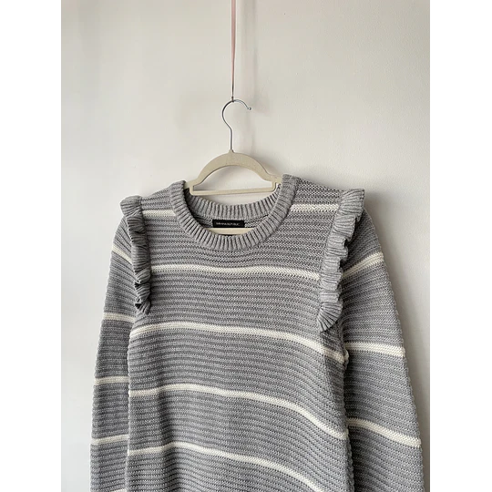 Sweater vuelos. Talla: S 