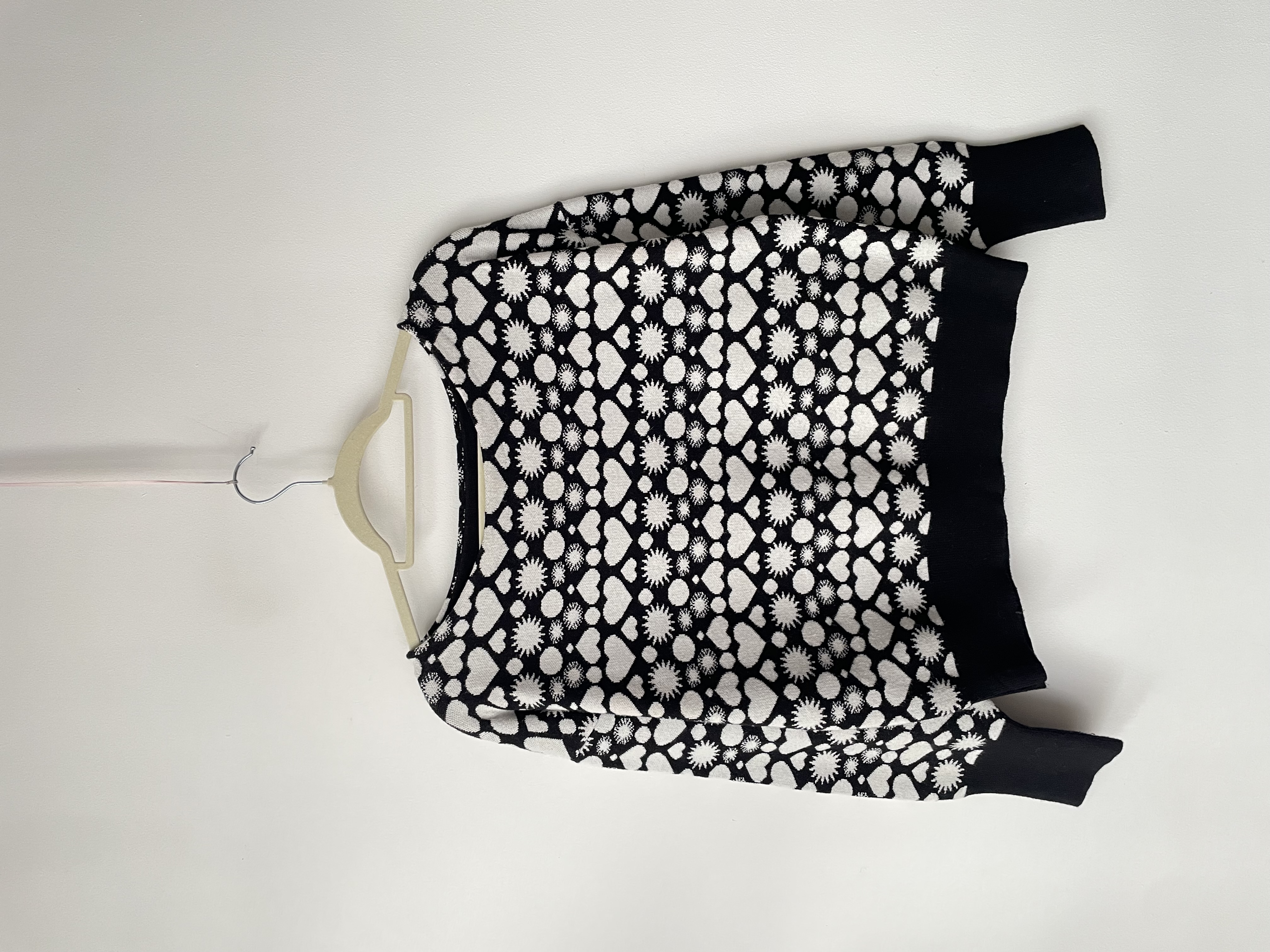 Sweater corazones y soles. Talla: S holgado 1