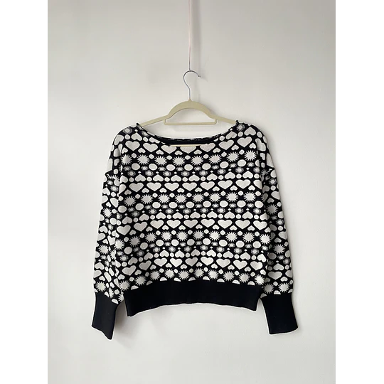 Sweater corazones y soles. Talla: S holgado