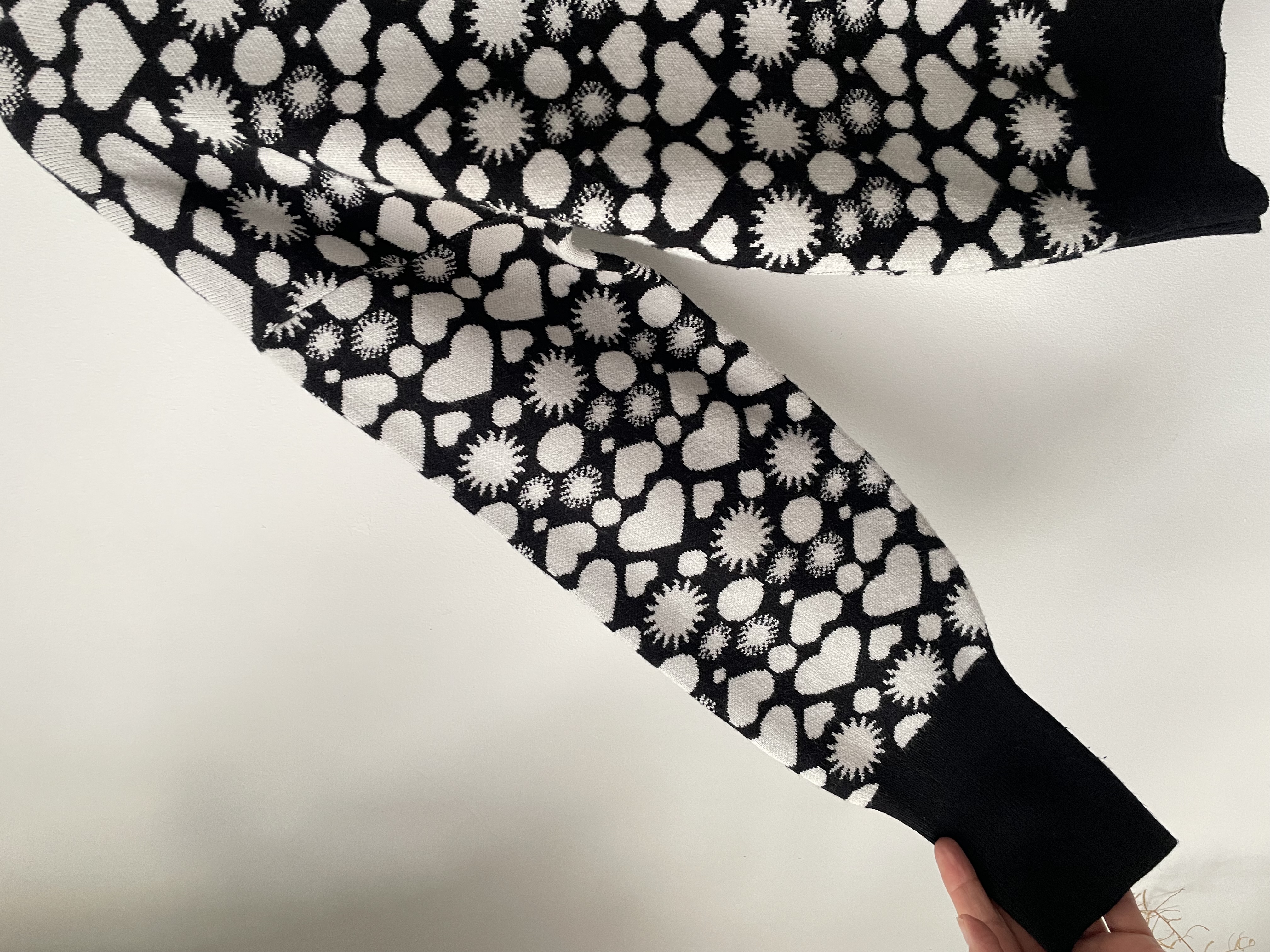 Sweater corazones y soles. Talla: S holgado 3