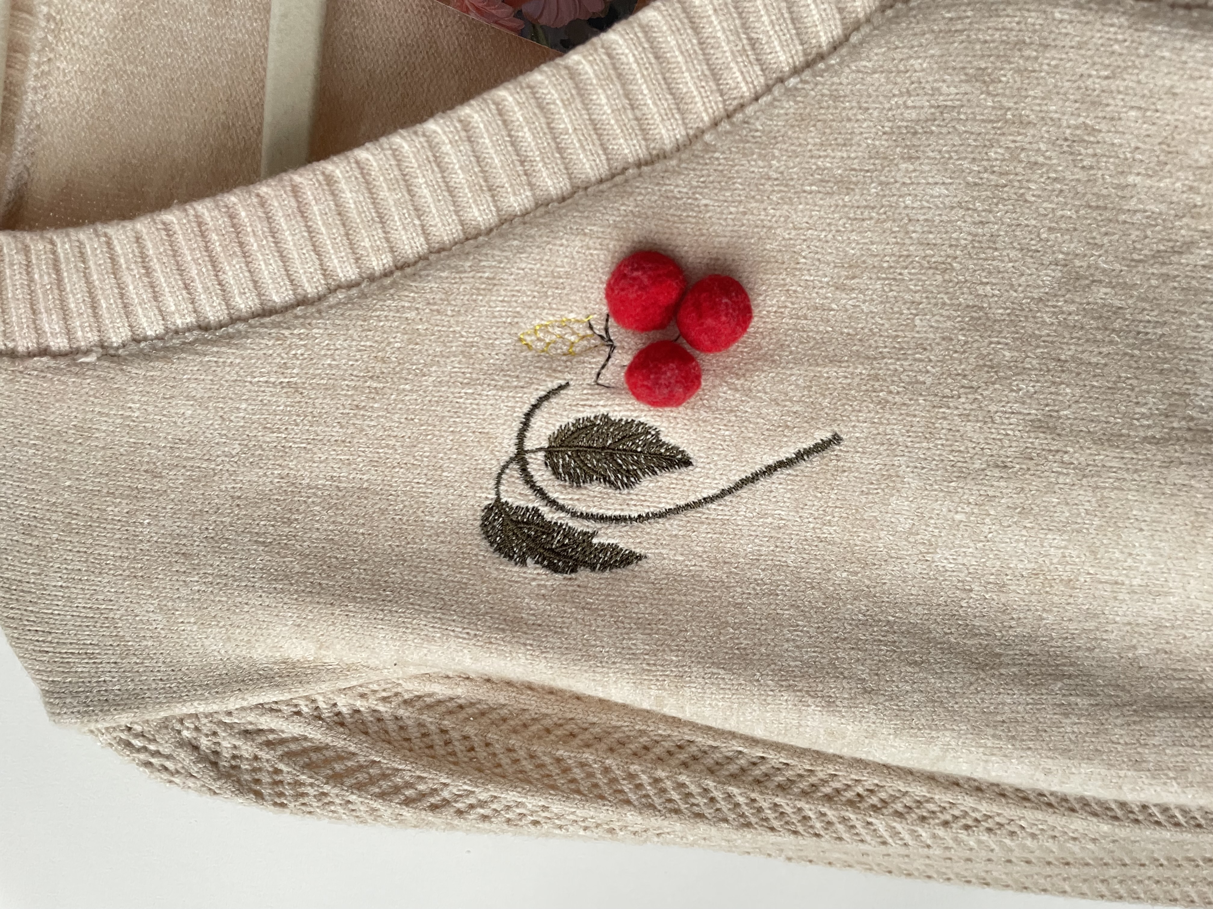 Cardigan beige. Talla: M 3