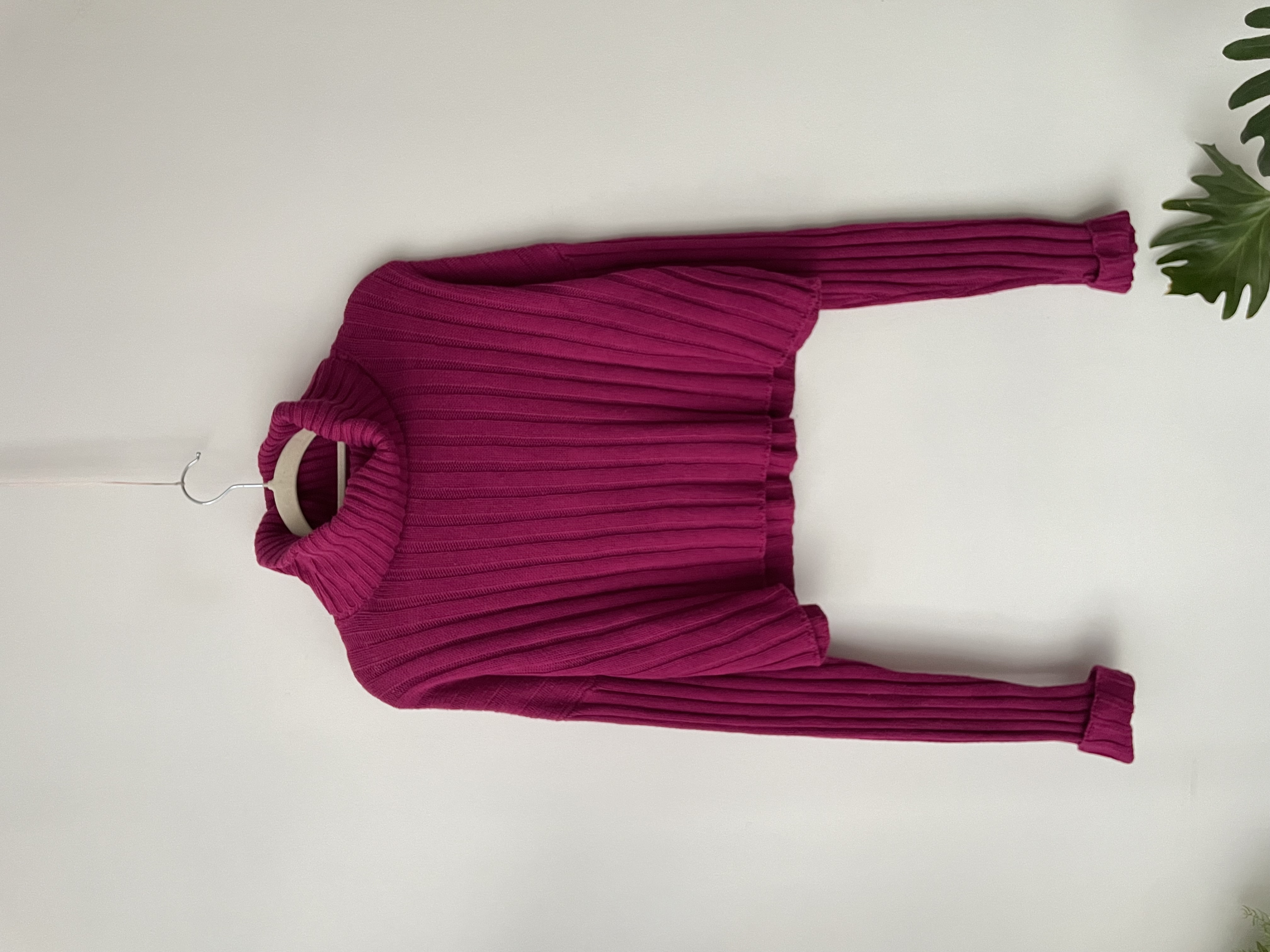Sweater magenta. Talla: M 1