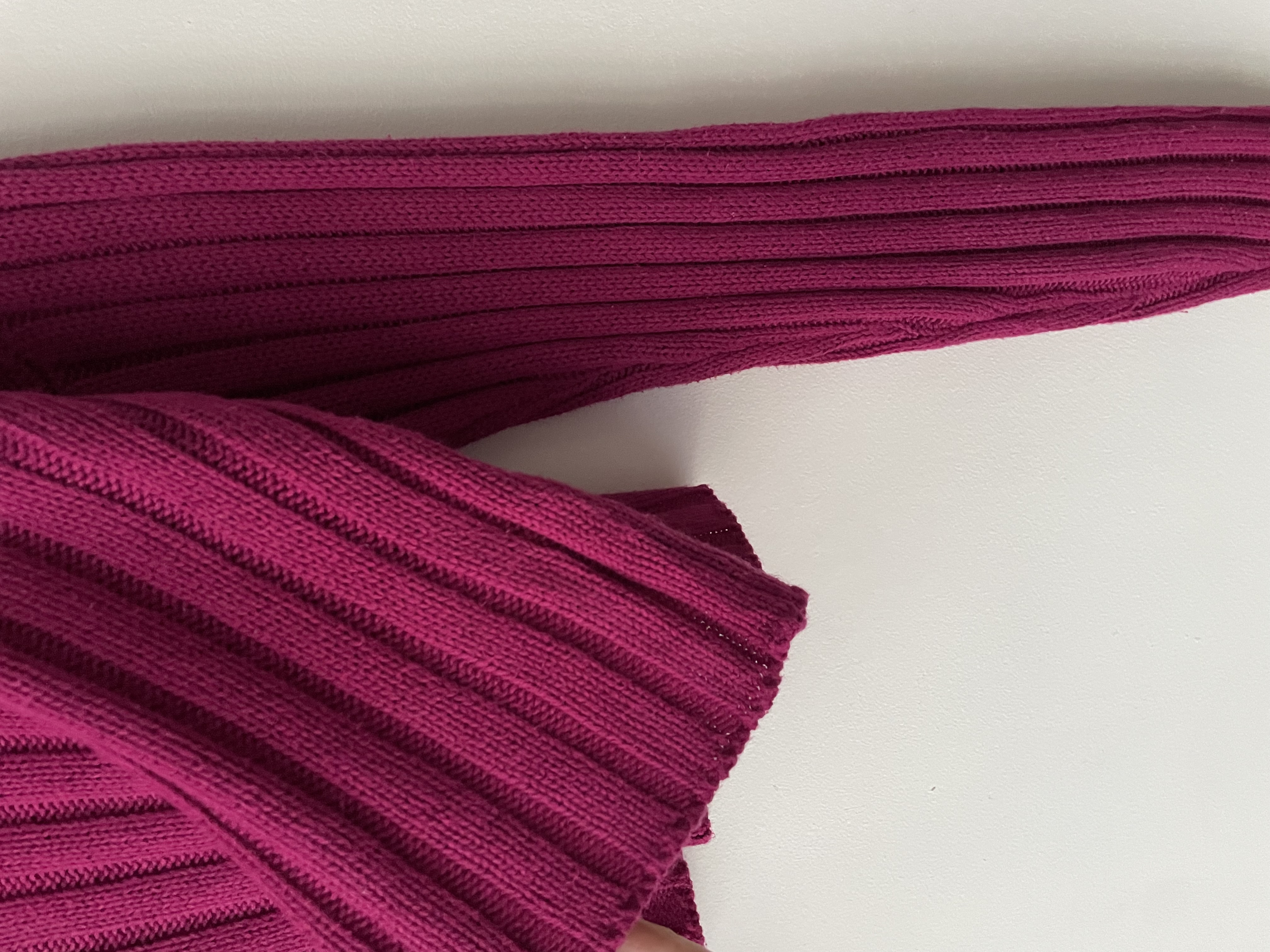 Sweater magenta. Talla: M 3