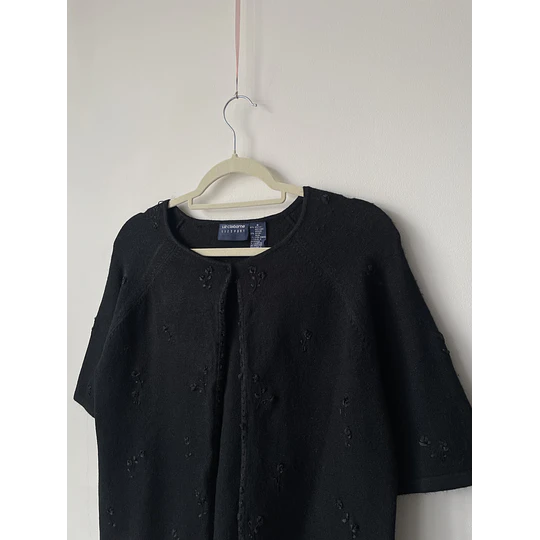 Polera bordados. Talla: M