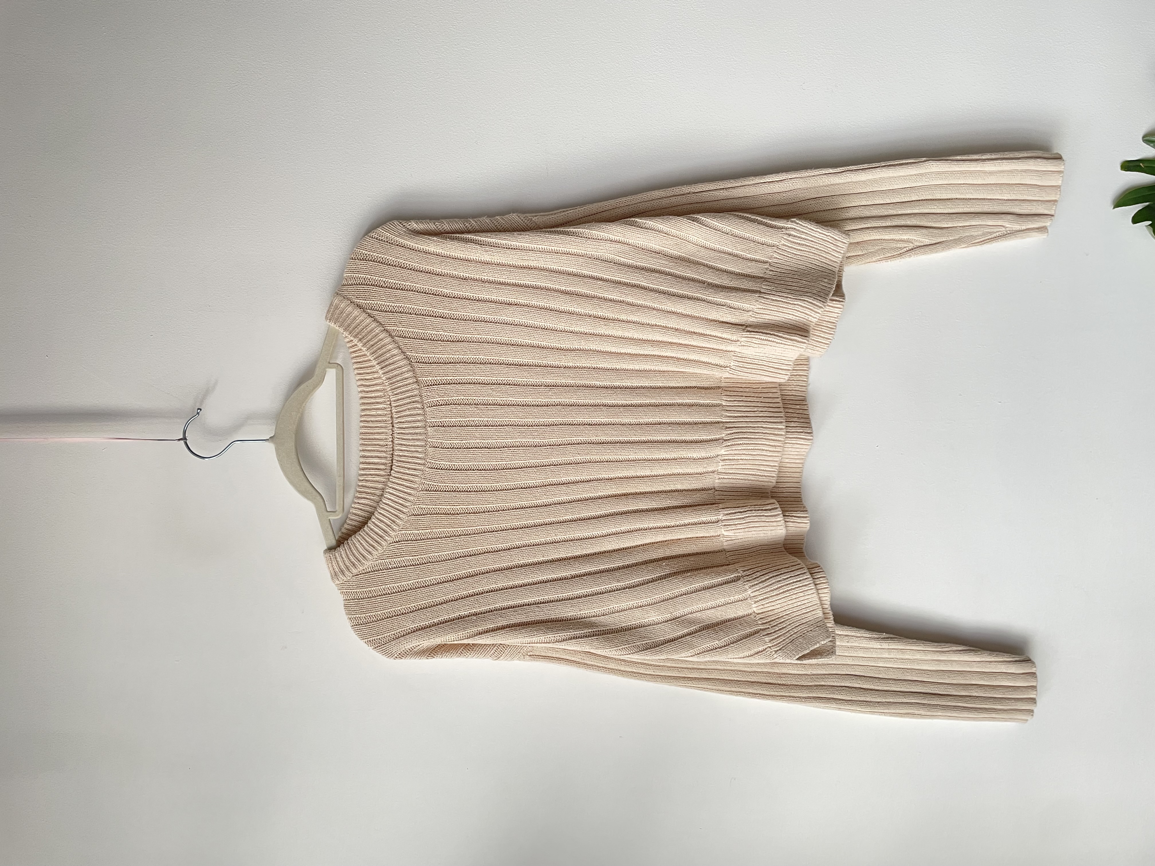 Sweater crema. Talla: M 1