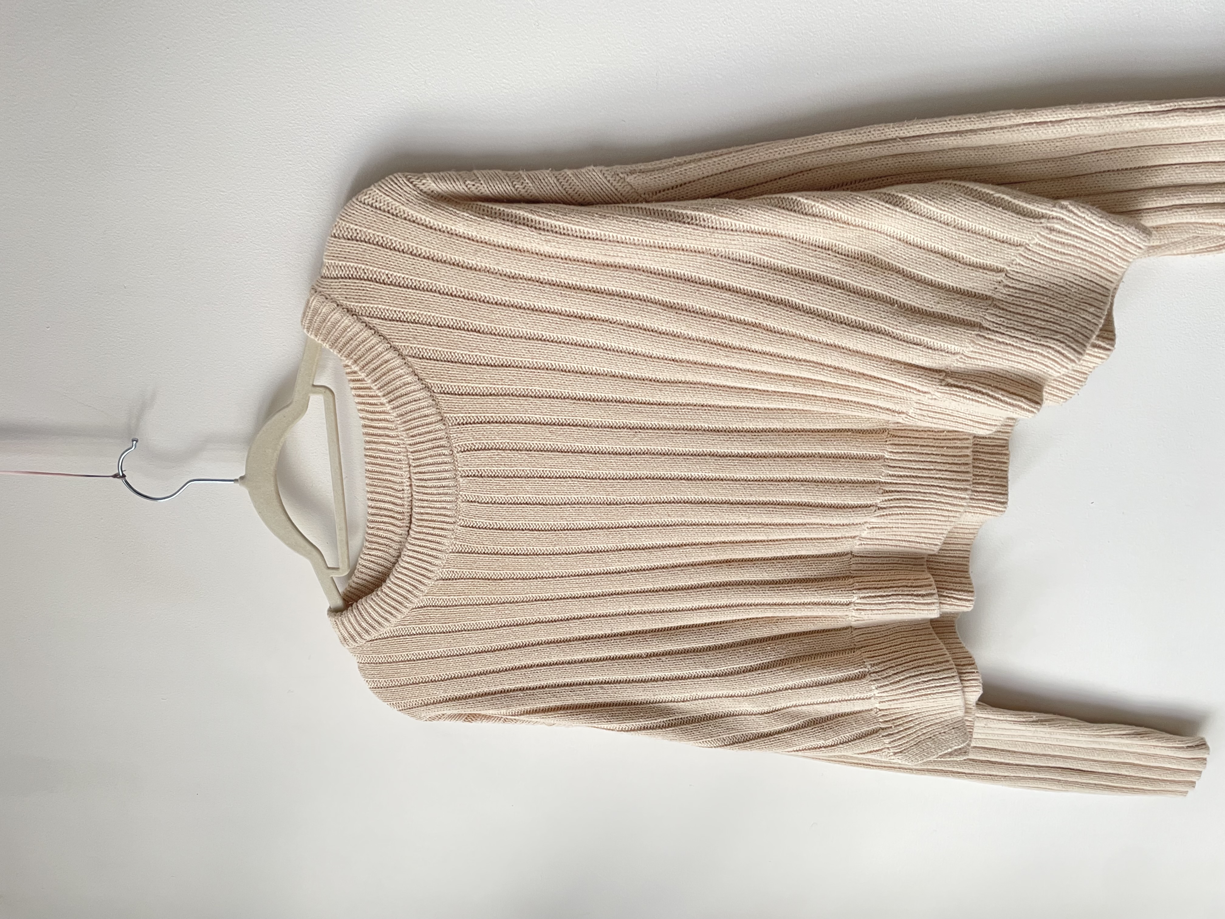 Sweater crema. Talla: M 2