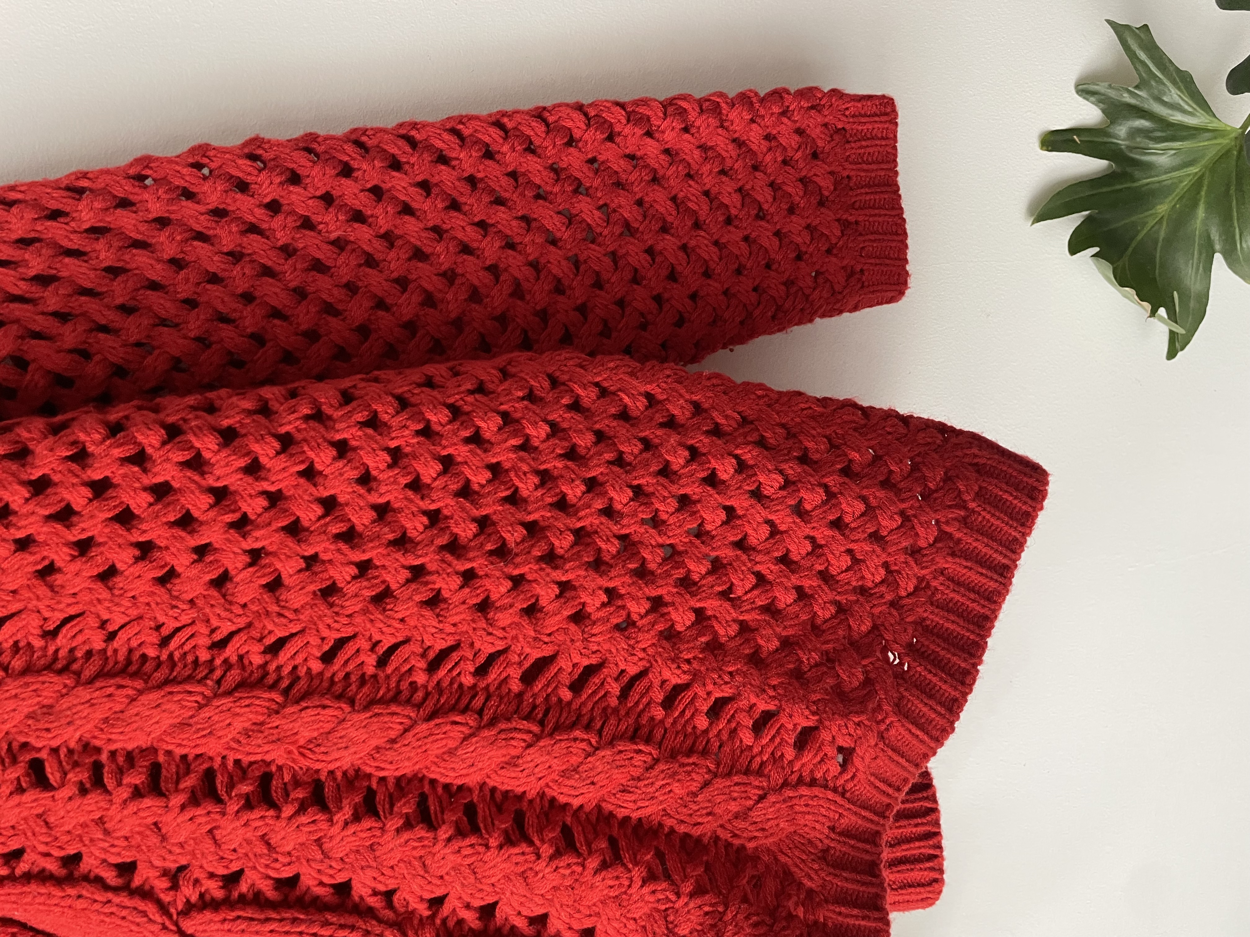 Sweater rojo carmín. Talla: L 3