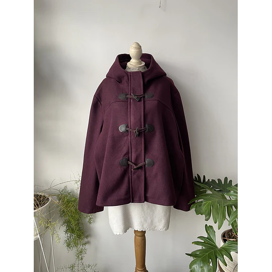 Abrigo ciruela. Talla: 2XL