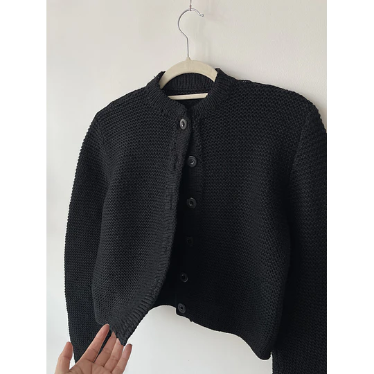 Cardigan negro grueso. Talla: S