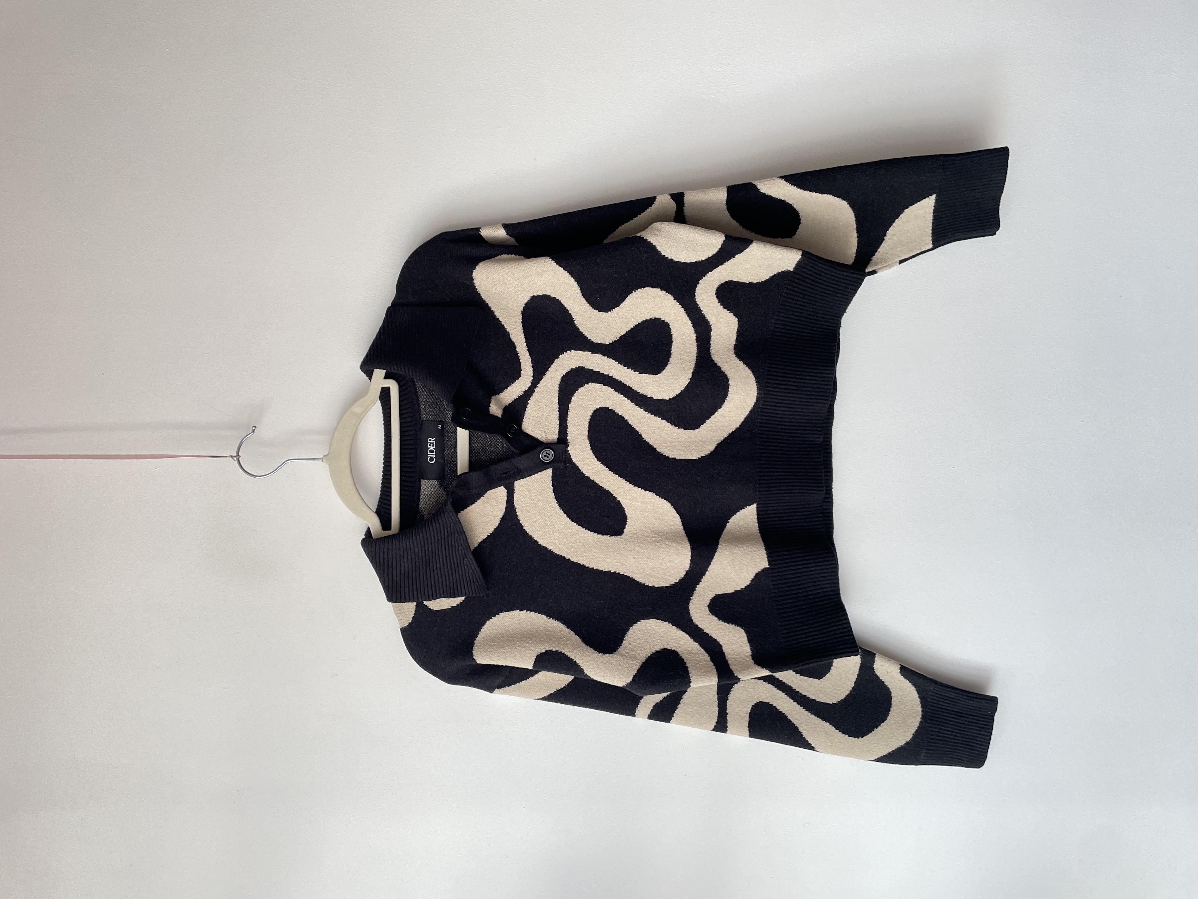 Sweater lava. Talla: M 1