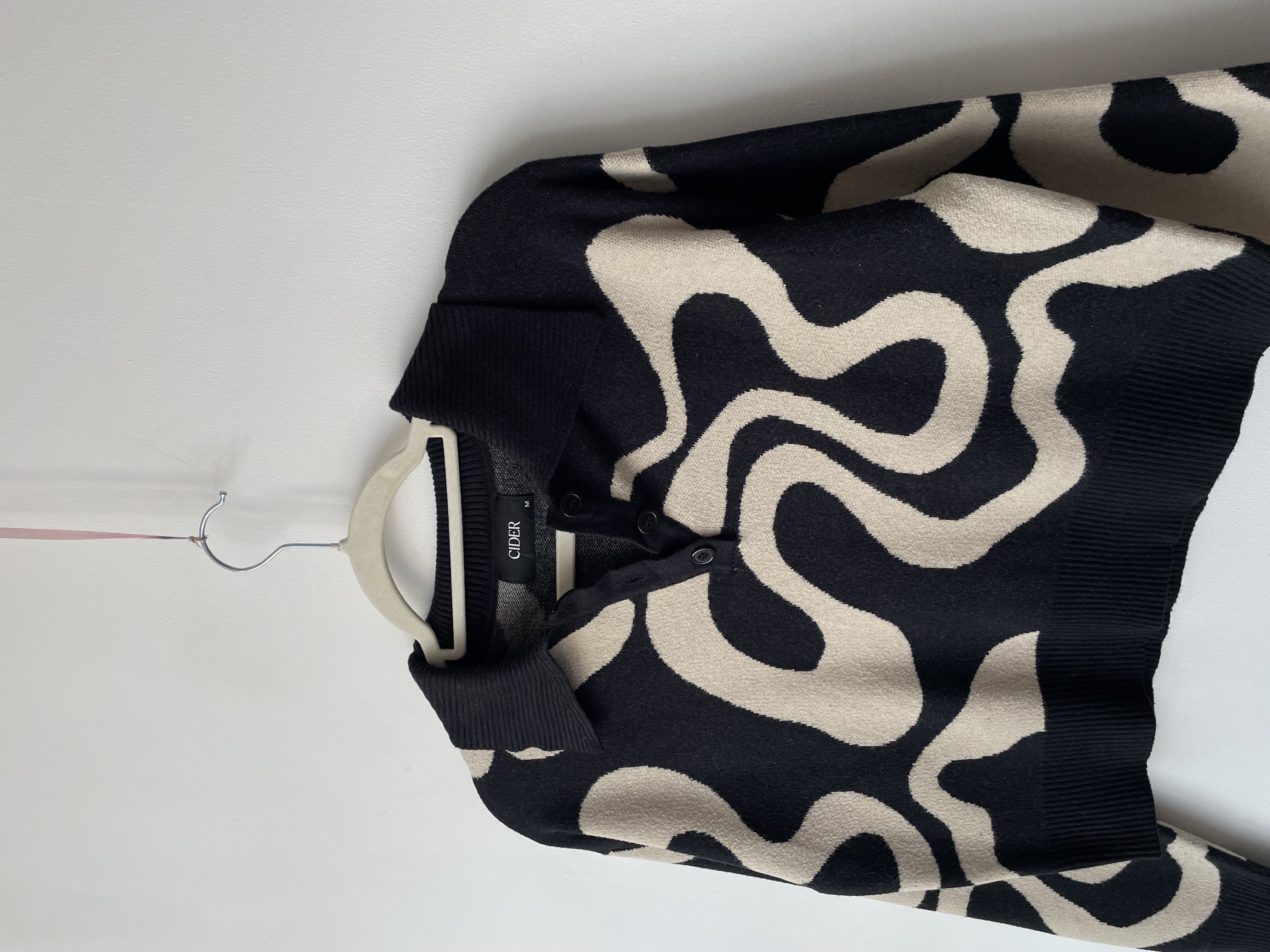 Sweater lava. Talla: M 2