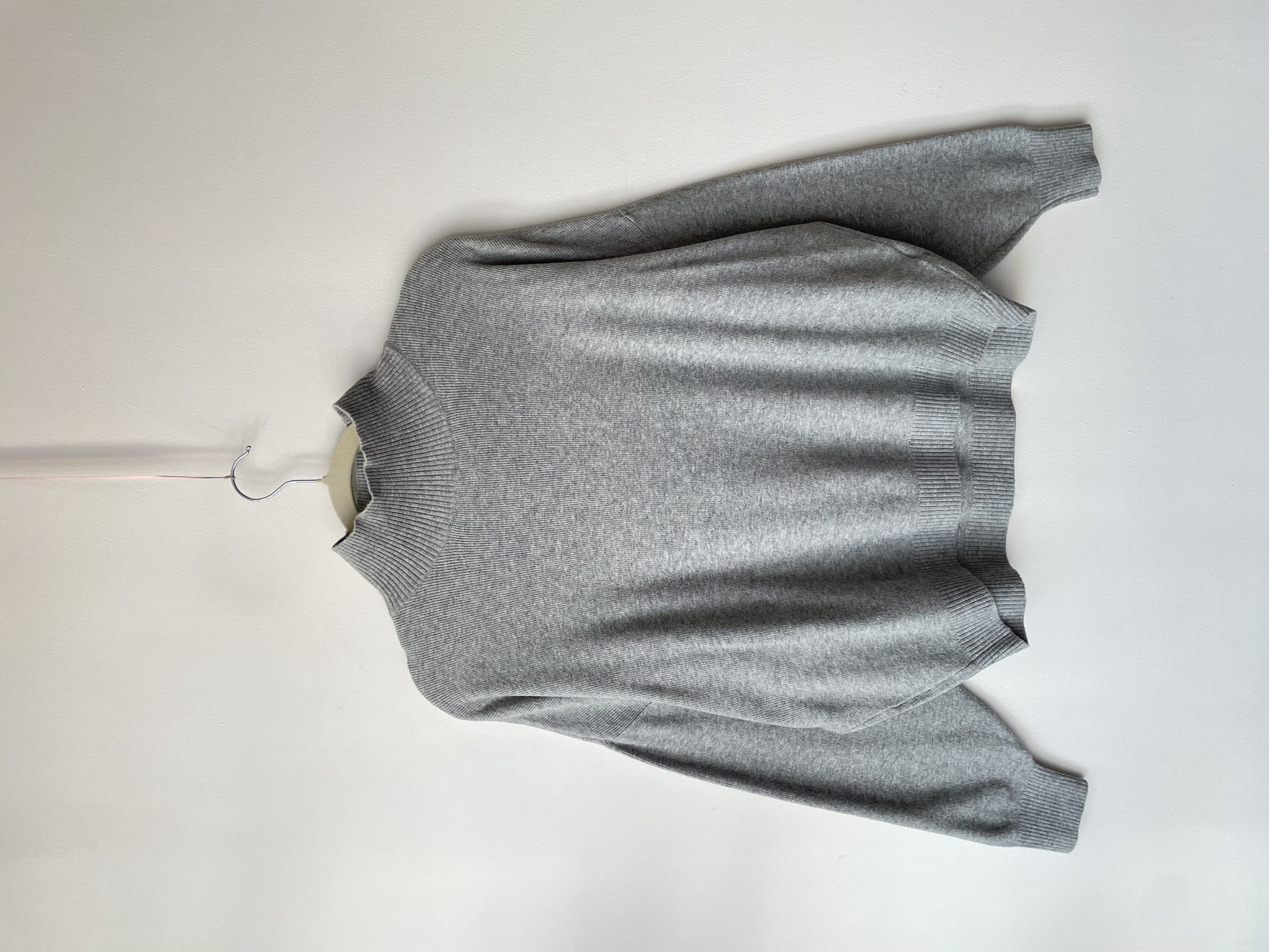 Sweater gris. Talla: L oversized  1