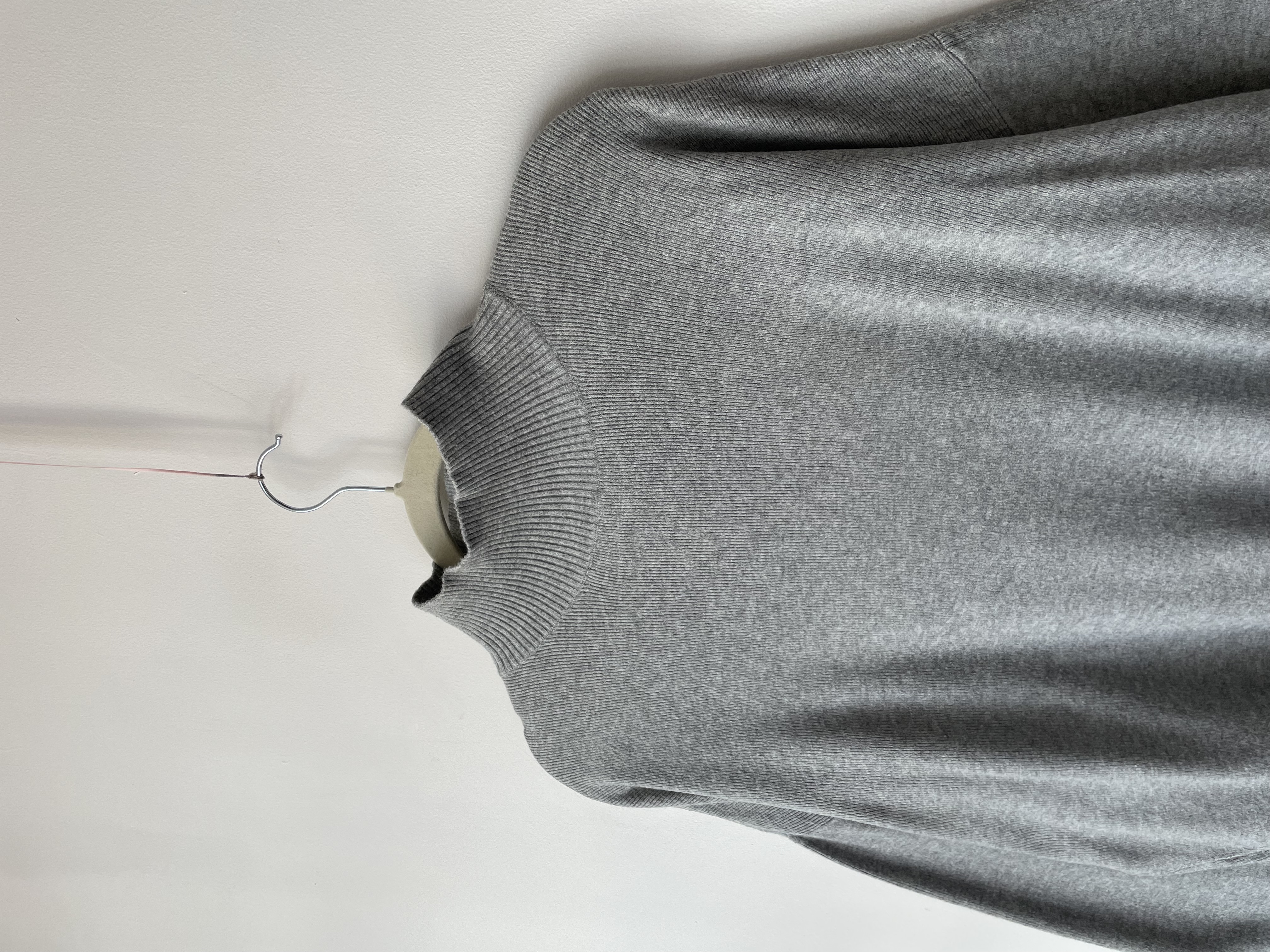 Sweater gris. Talla: L oversized  2