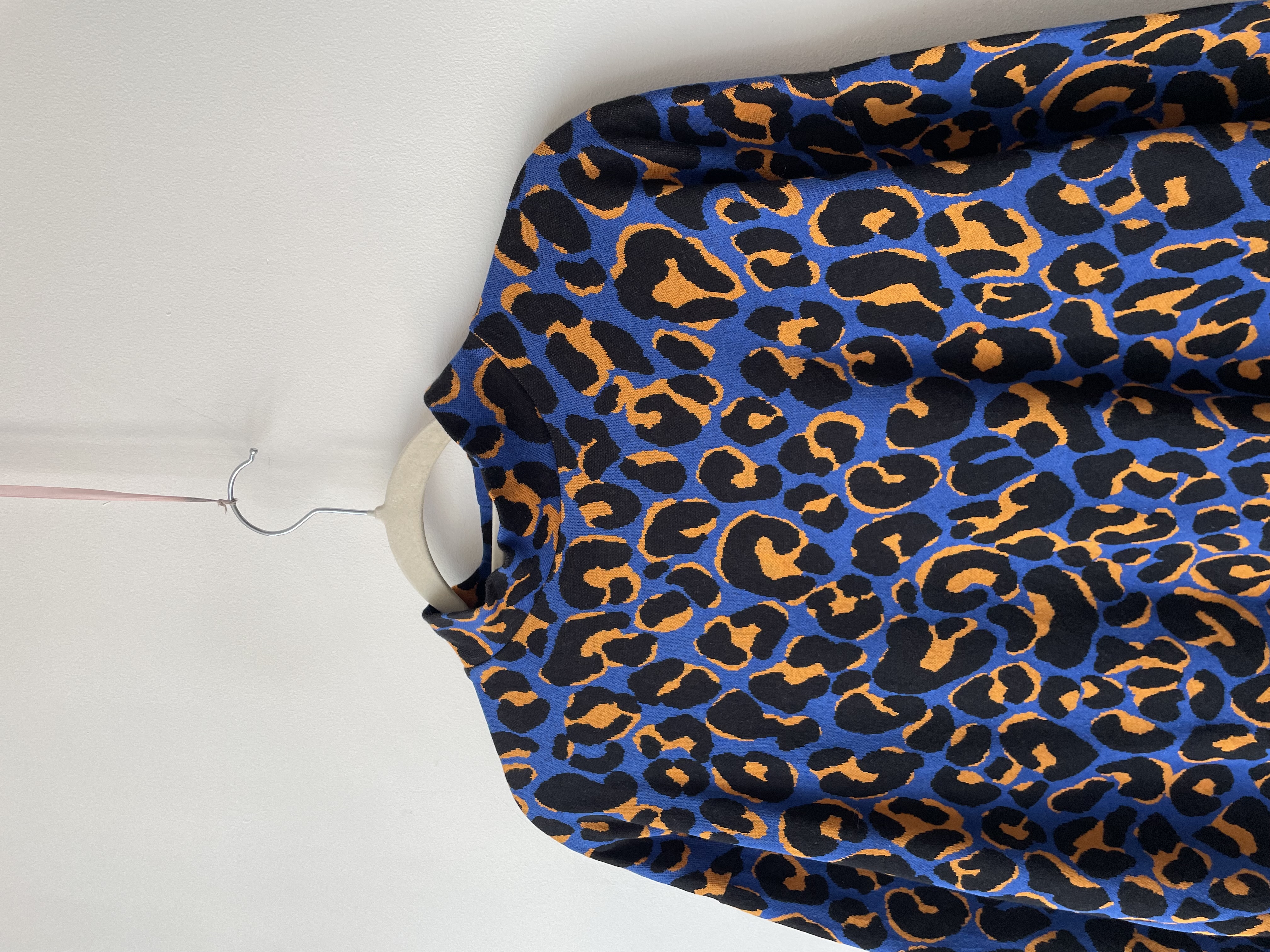 Sweater leopardo. Talla: S oversized (M a L )  2