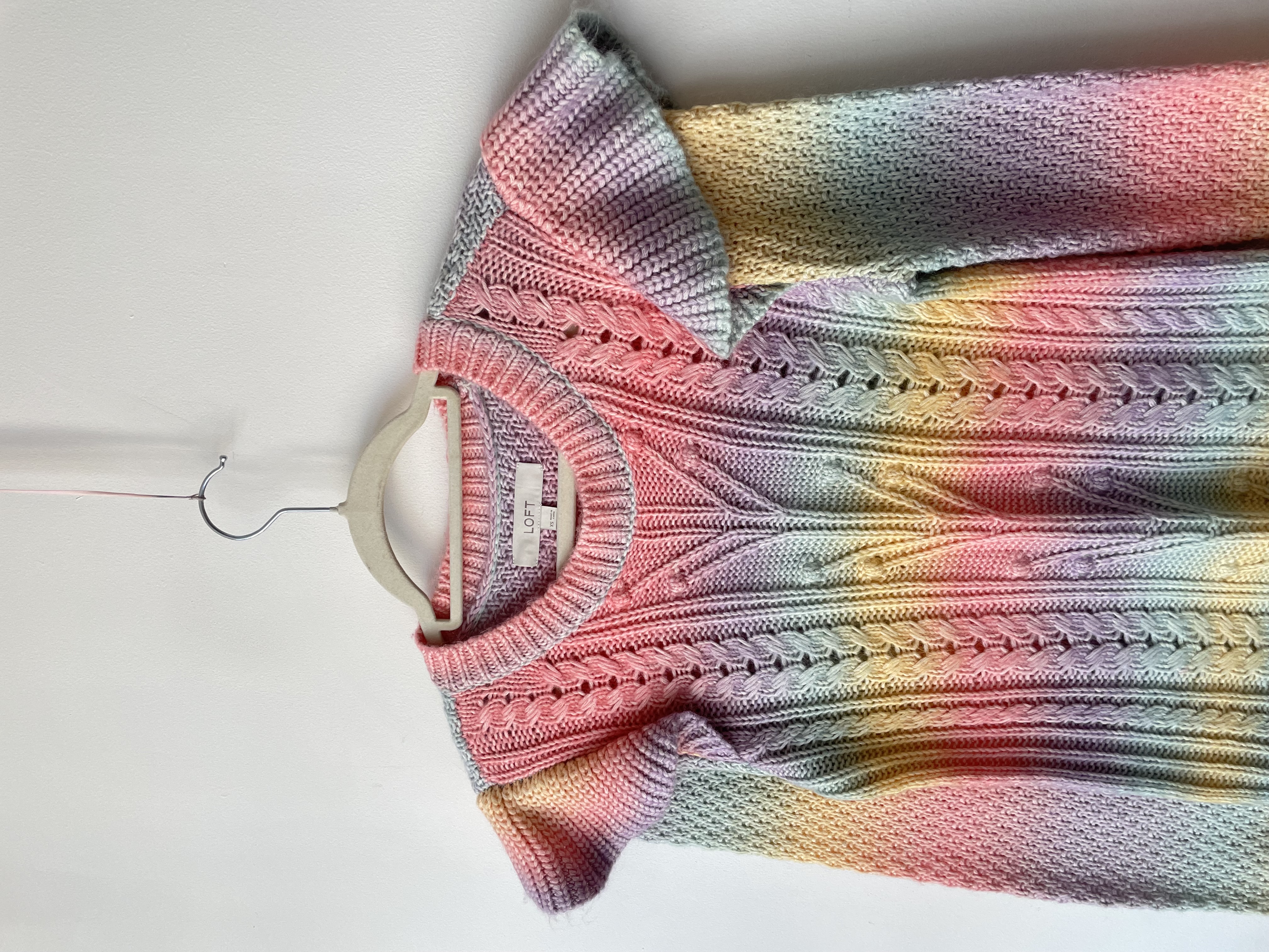 Sweater arcoíris. Talla: XS 2