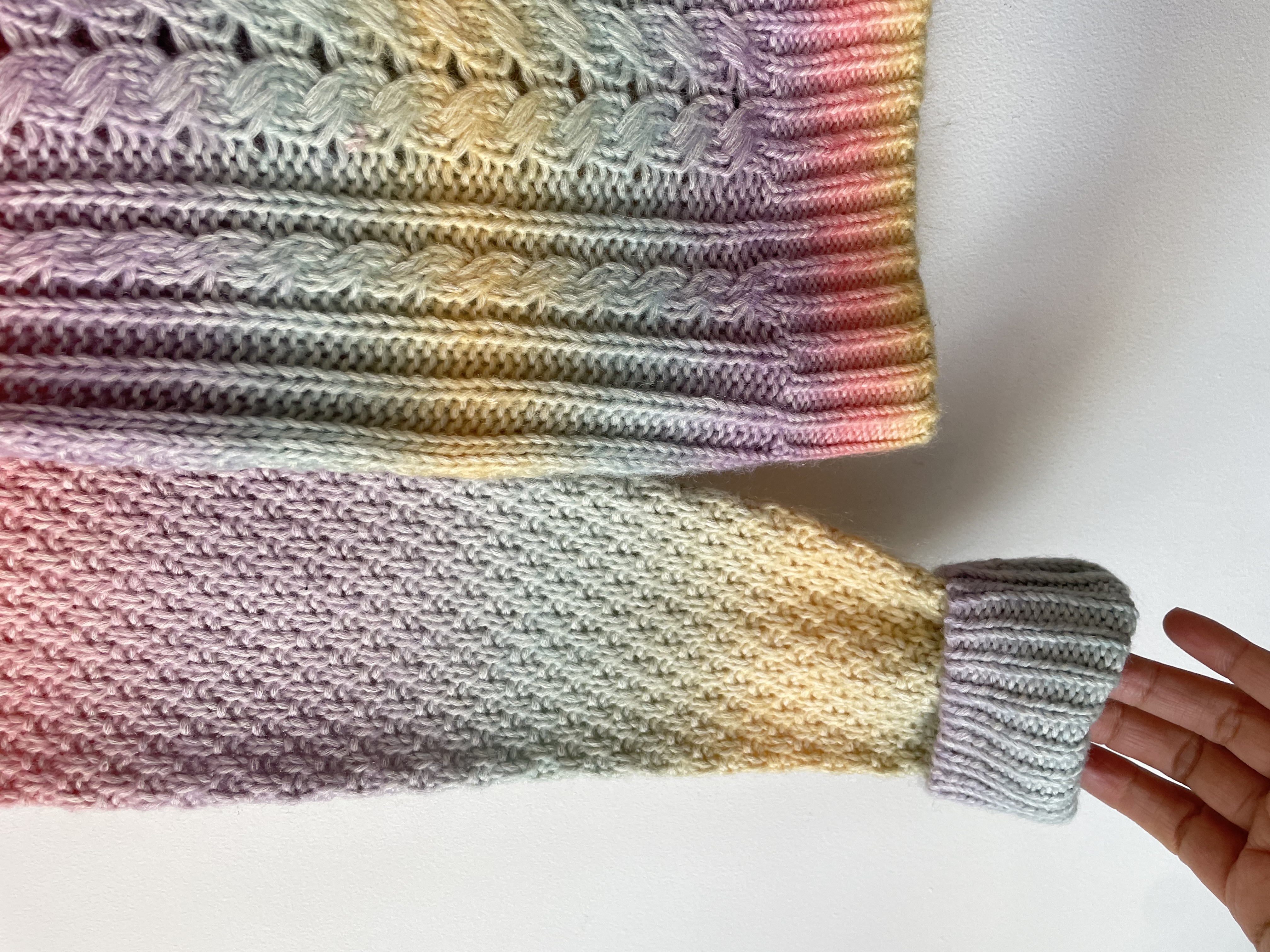 Sweater arcoíris. Talla: XS 3