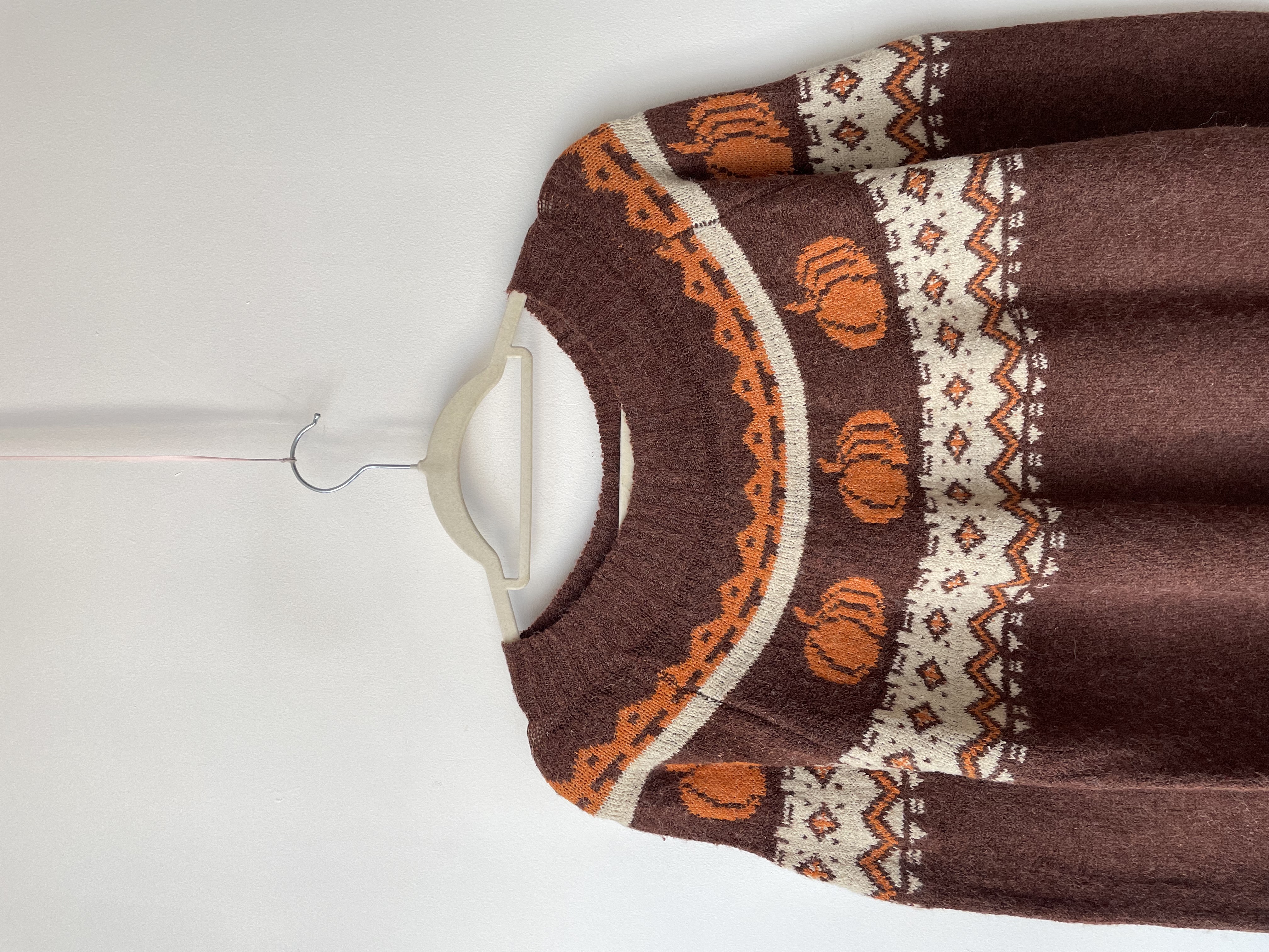 Sweater calabaza. Talla: L  2