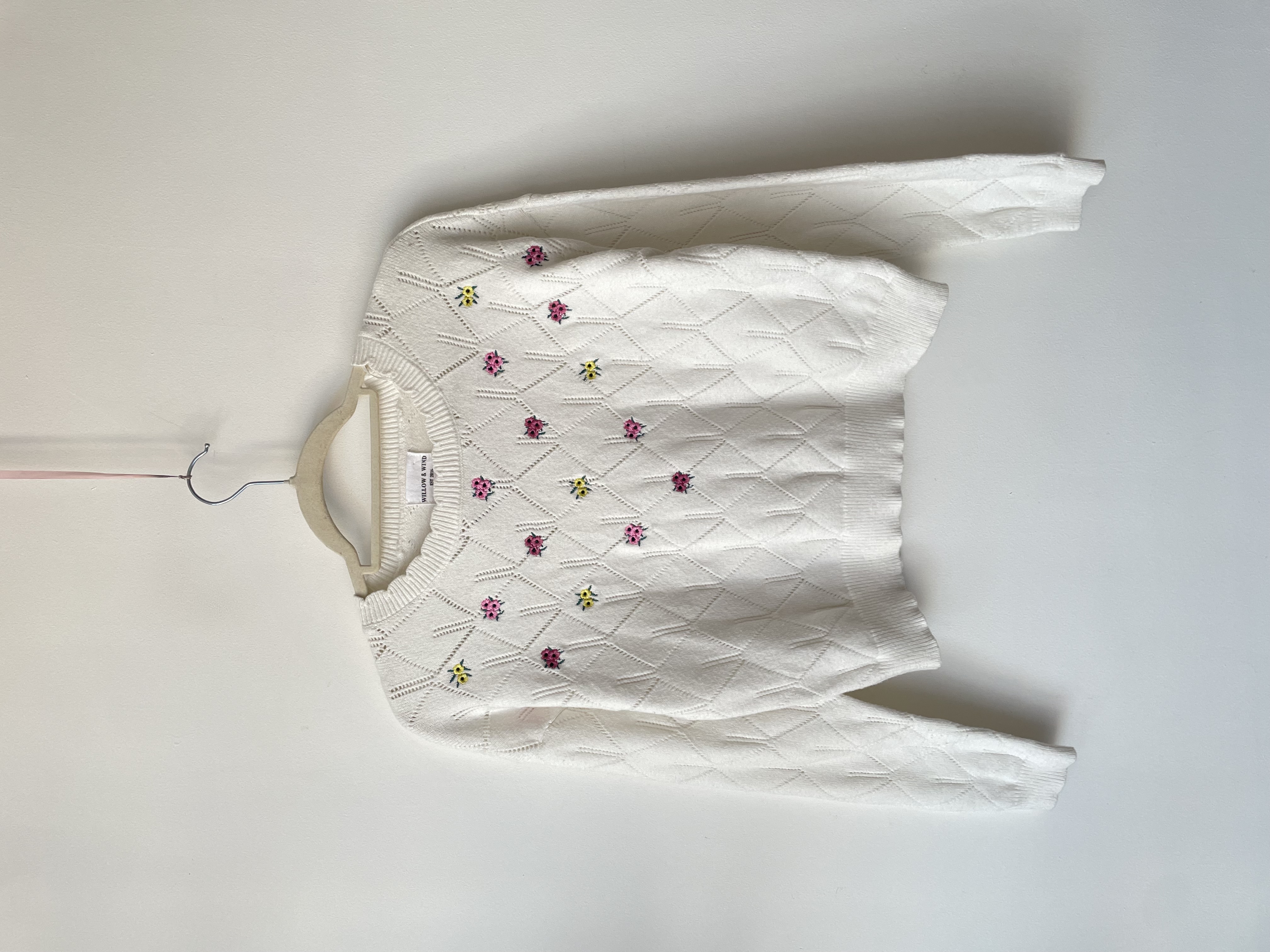 Sweater bordados. Talla: L chico (m) 1