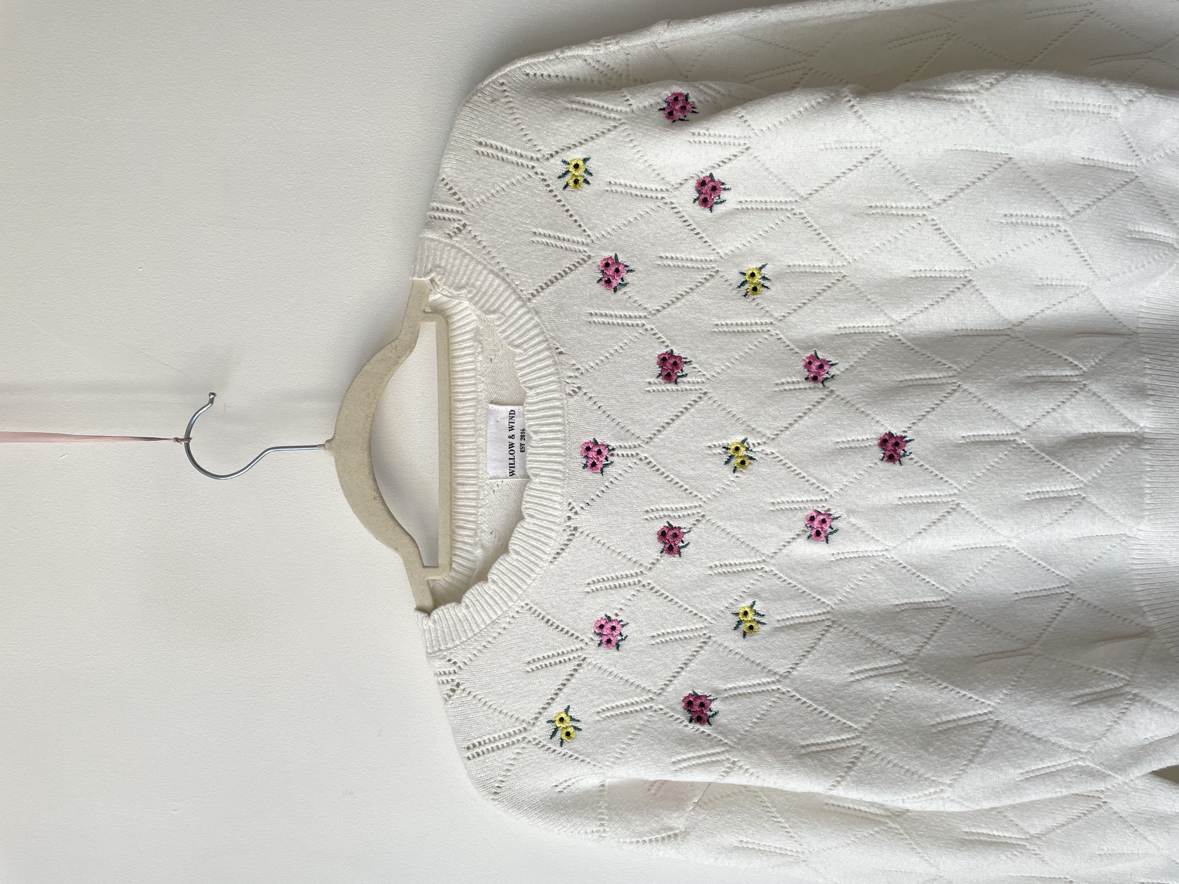 Sweater bordados. Talla: L chico (m) 2