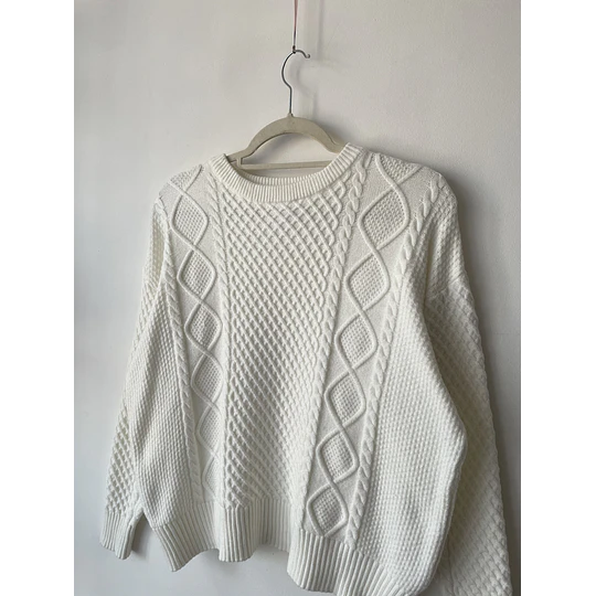 Sweater trenzado. Talla: M 