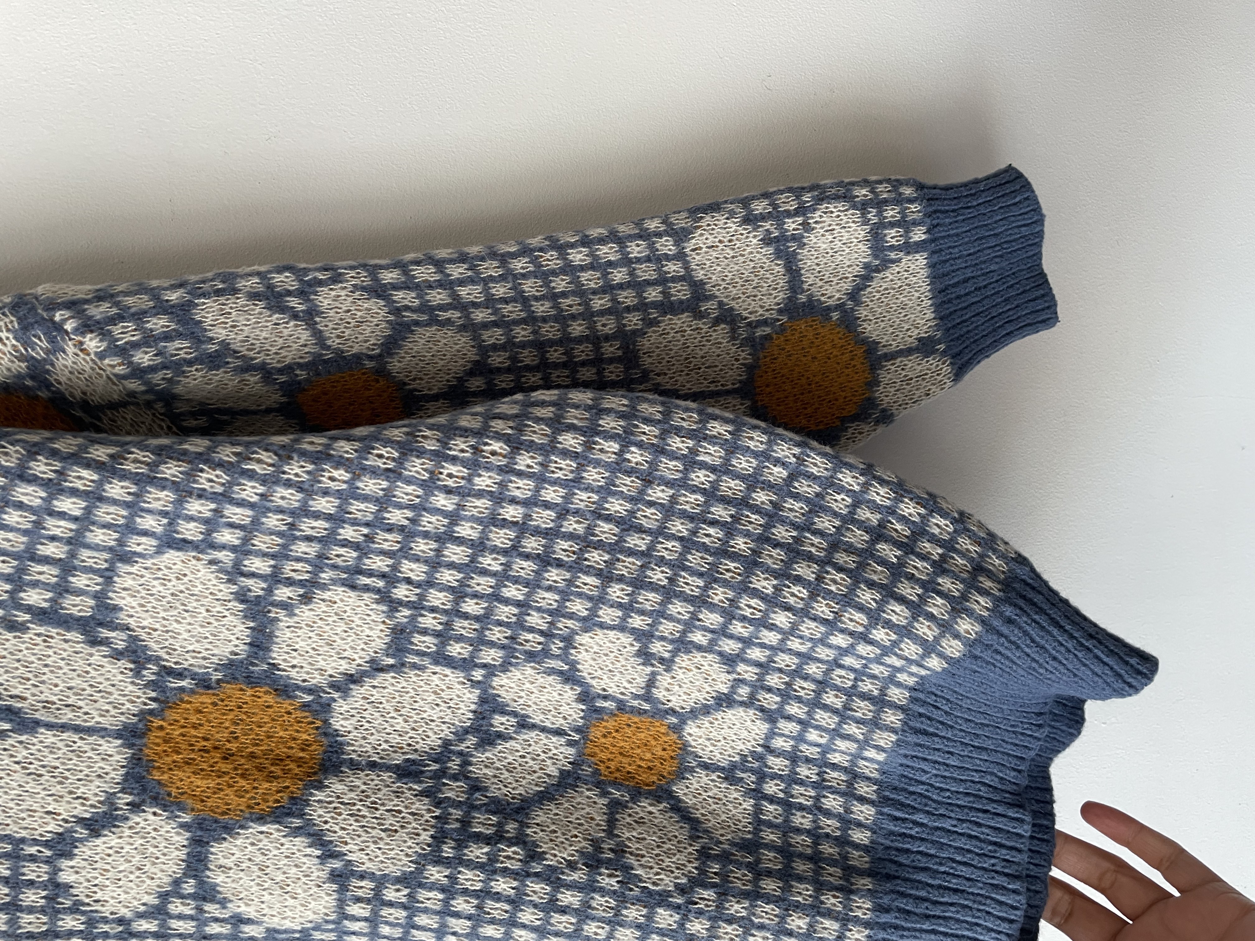 Sweater flores. Talla: M 3