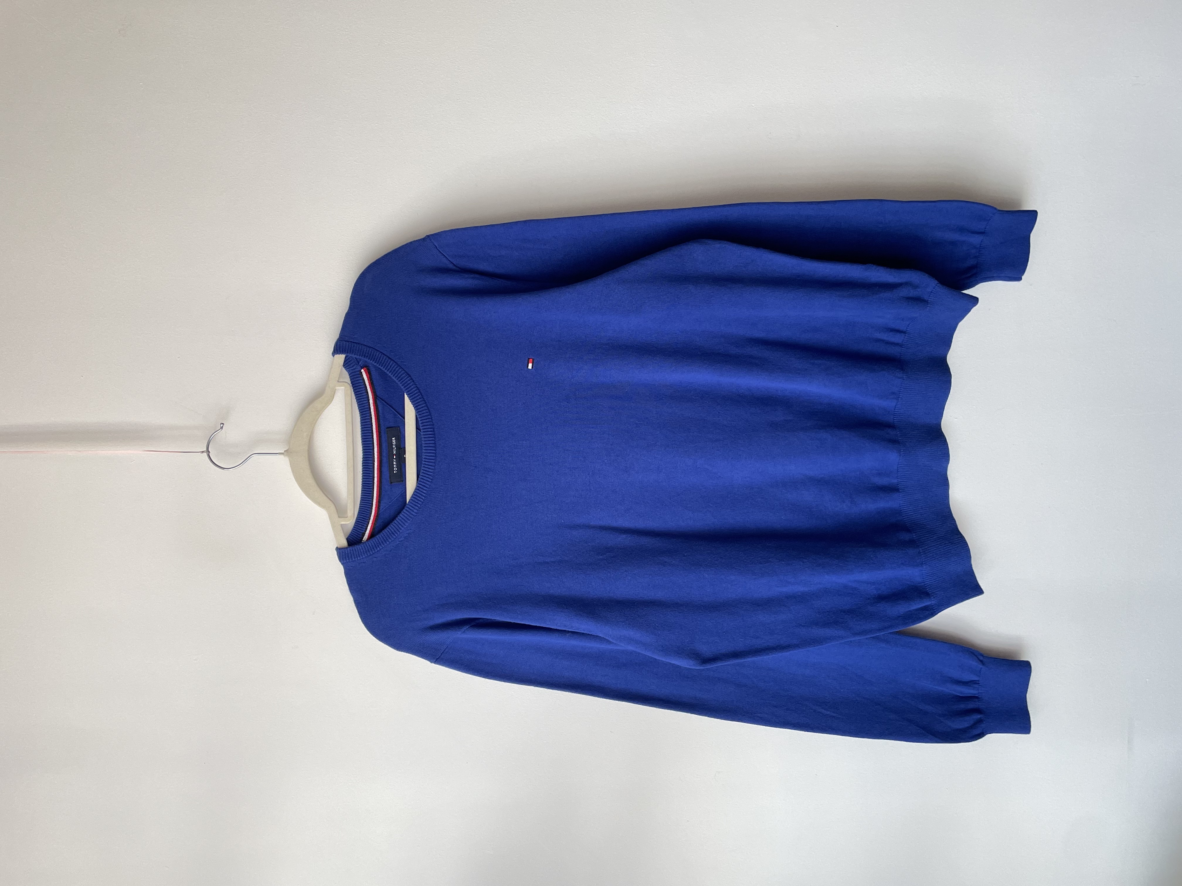Sweater azul tommy. Talla: M hombre (L mujer)  1