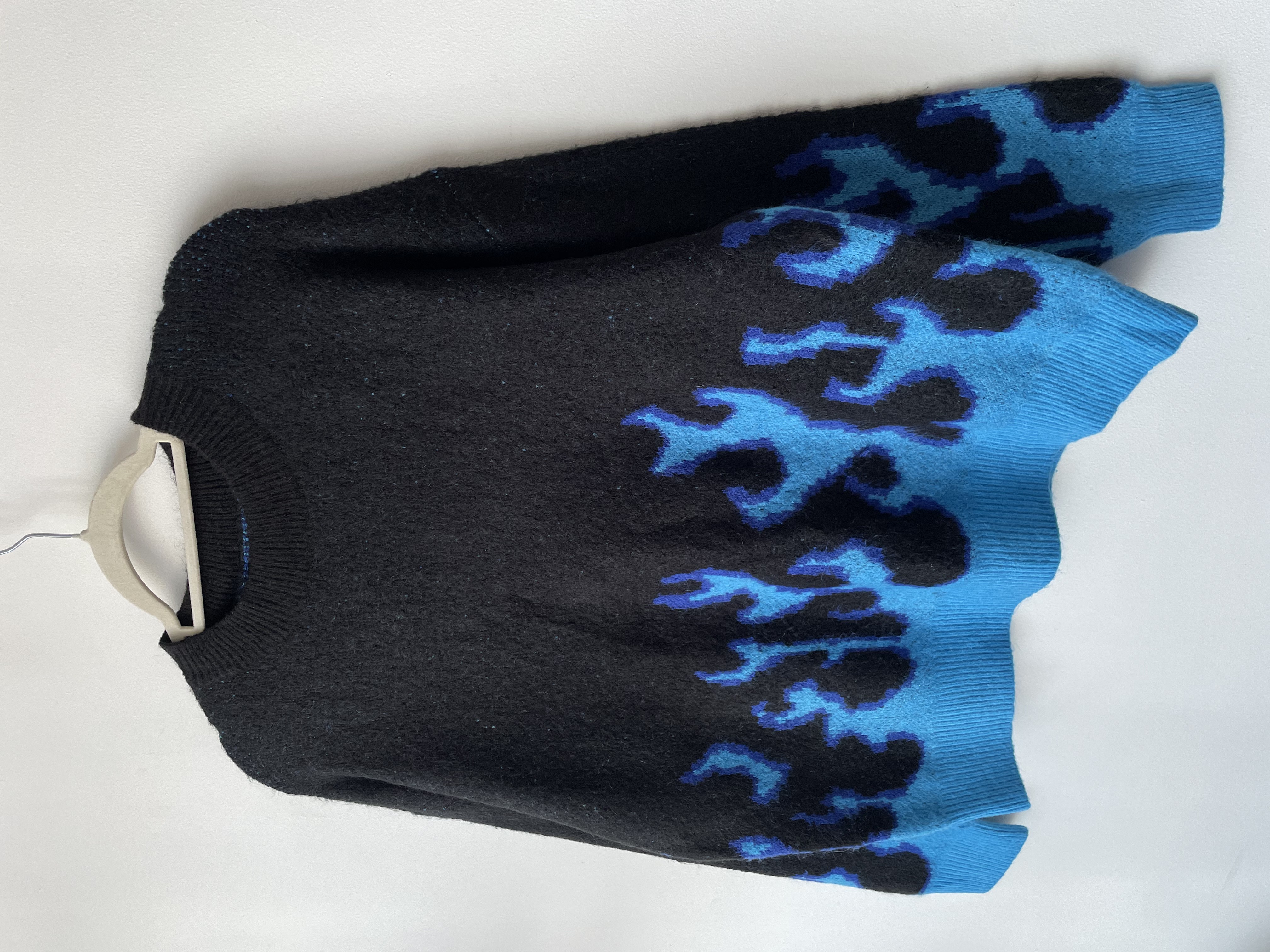 Sweater flama. Talla: L 1