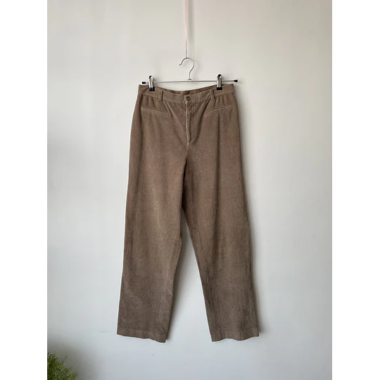 Pantalón camel. Tala: 38 