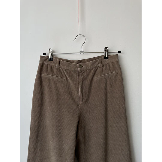 Pantalón camel. Tala: 38 