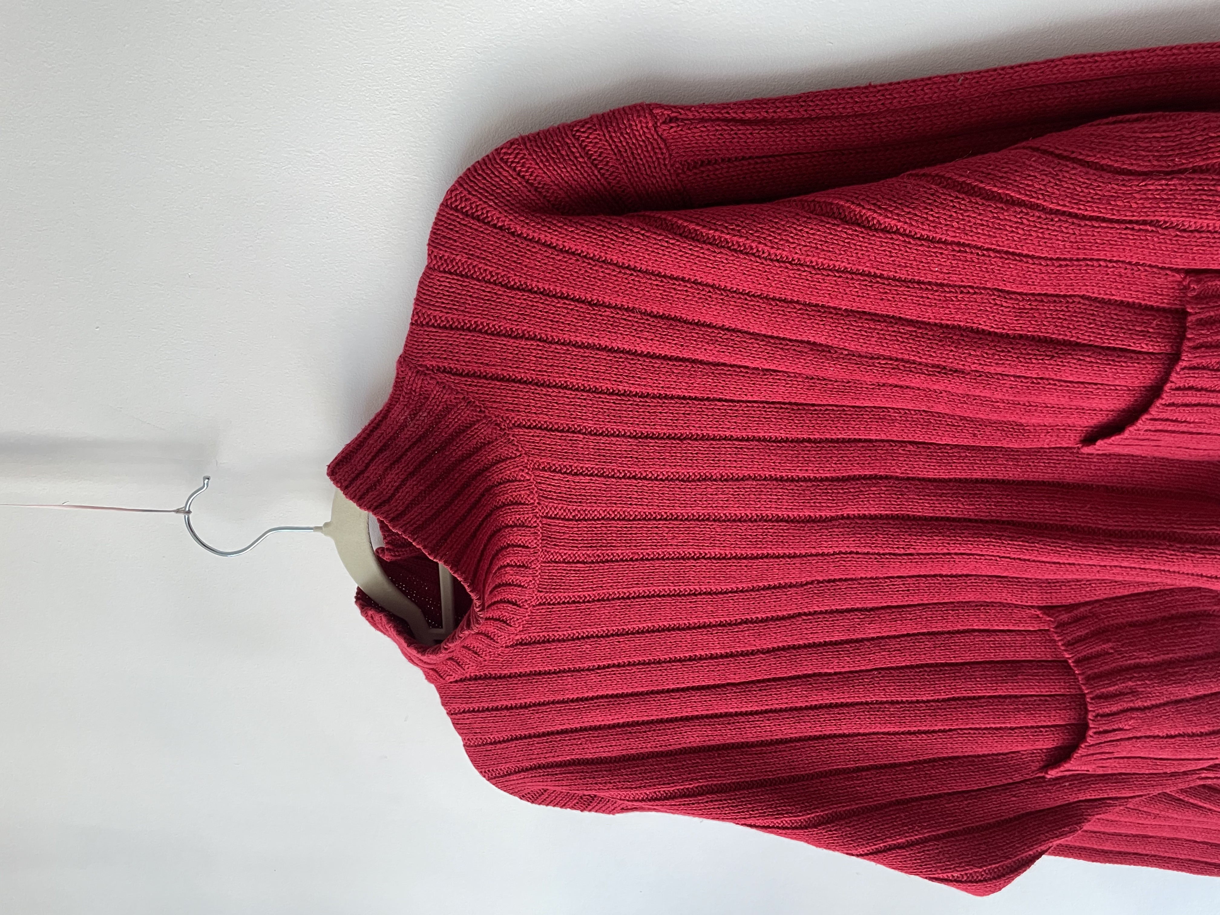 Sweater bolsillos. Talla: M  2