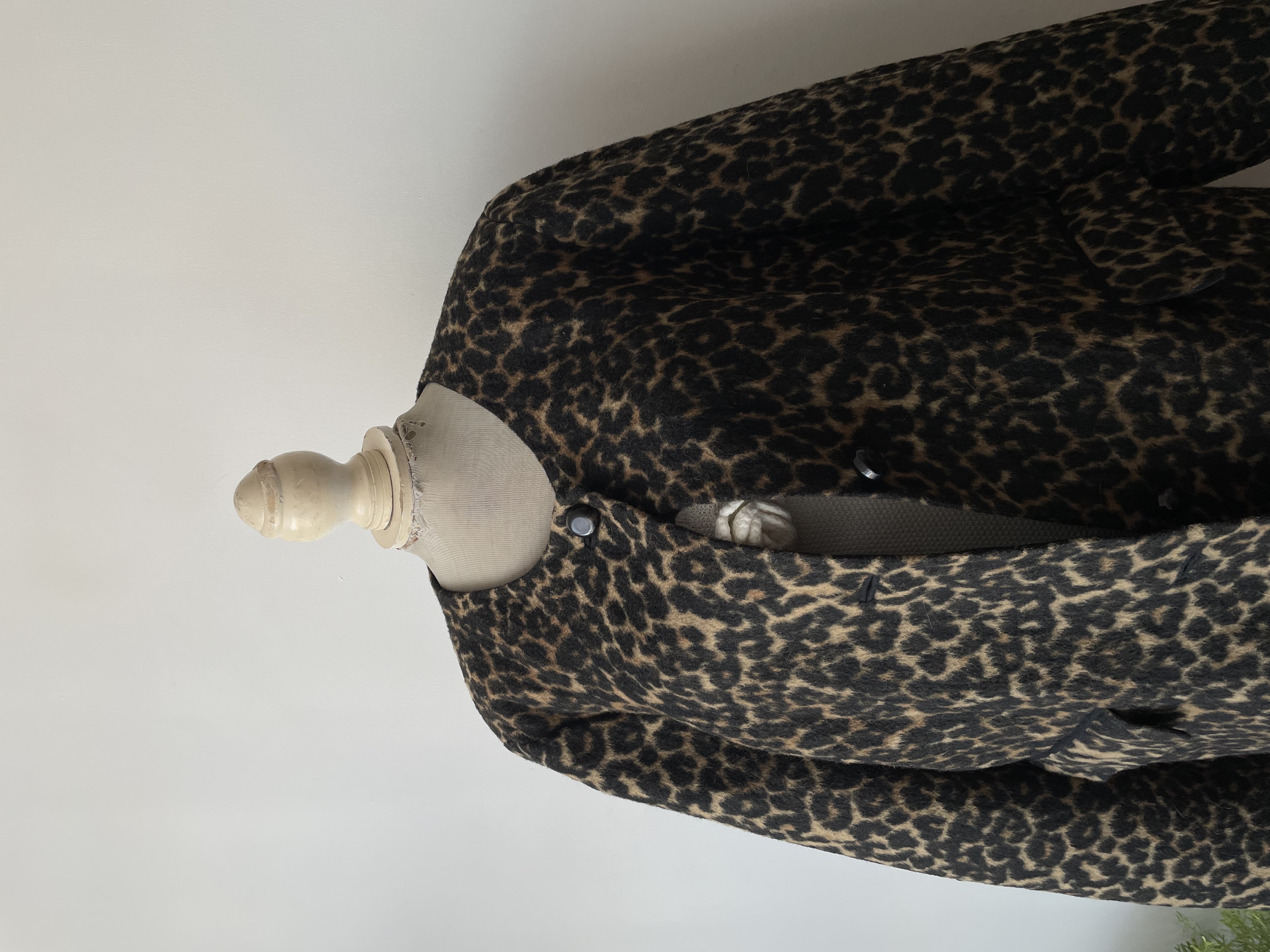 Abrigo leopardo lana. Talla: 18 (XL) 2