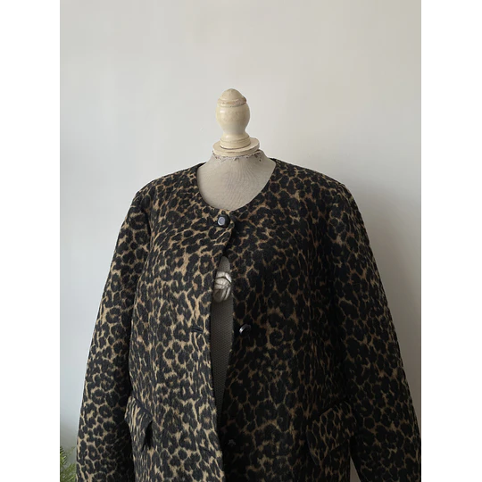 Abrigo leopardo lana. Talla: 18 (XL)