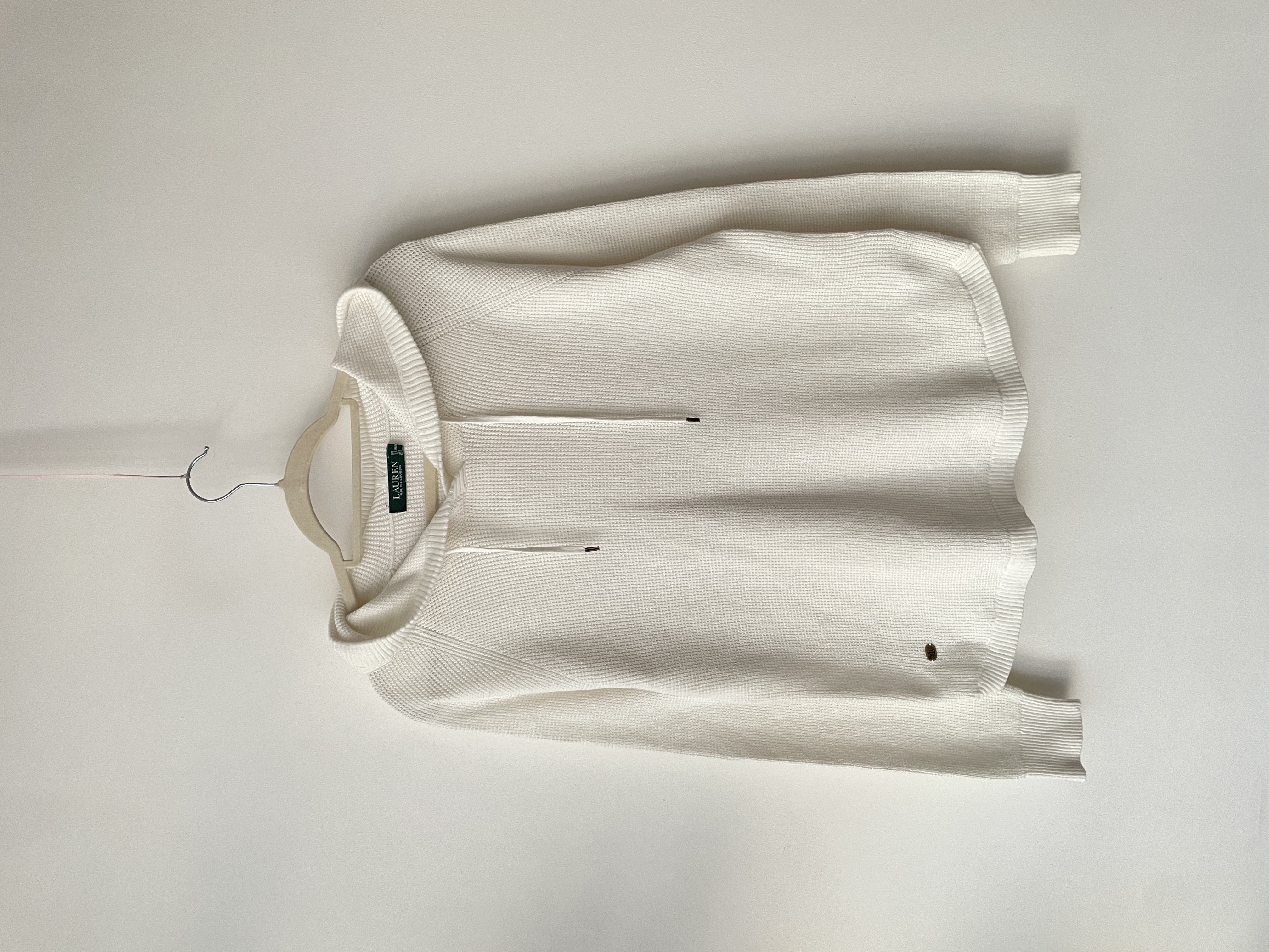 Sweater polo blanco. Talla: L  1