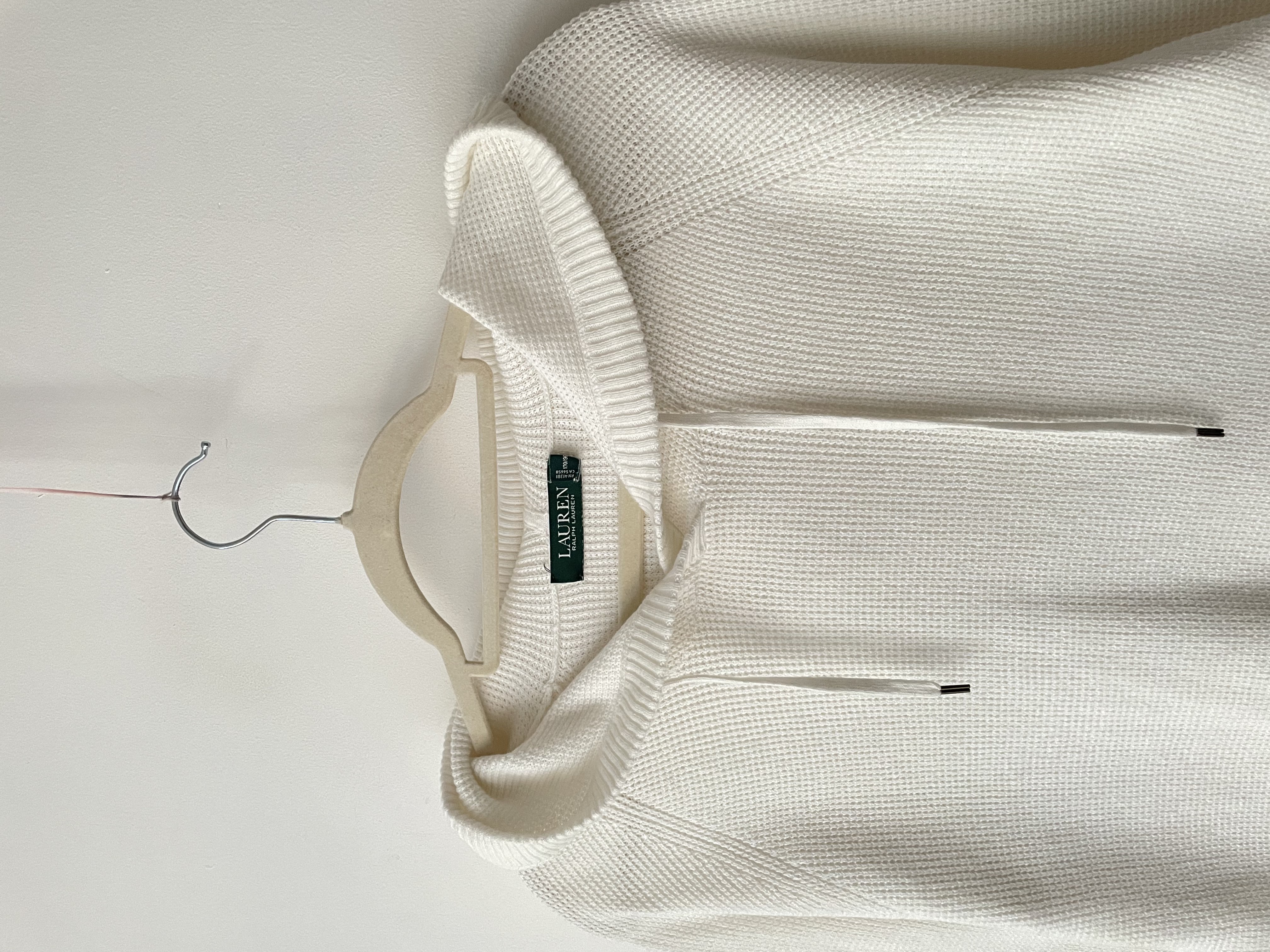 Sweater polo blanco. Talla: L  2