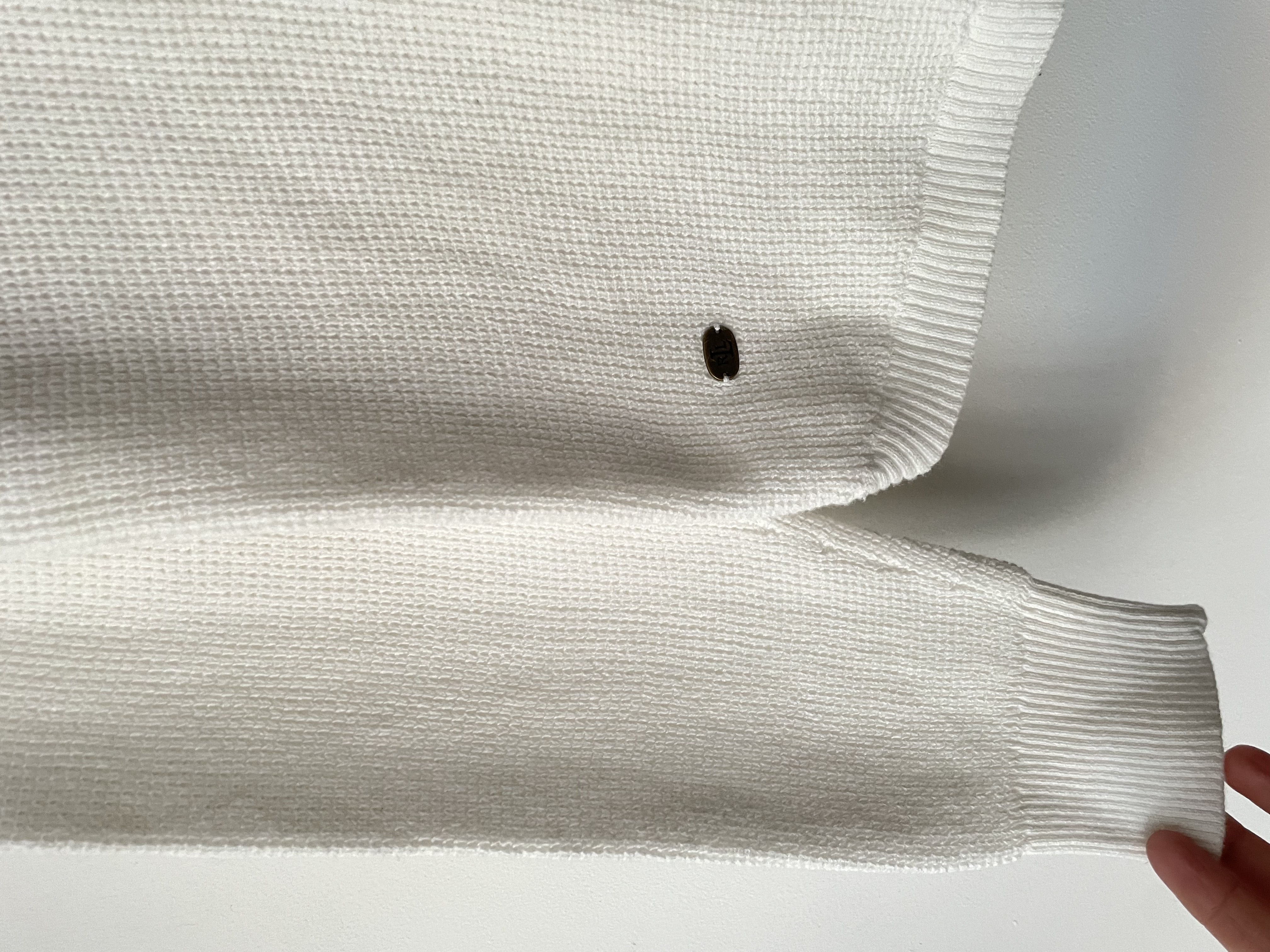 Sweater polo blanco. Talla: L  3