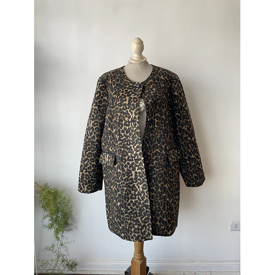 Abrigo leopardo lana. Talla: 18 (XL)