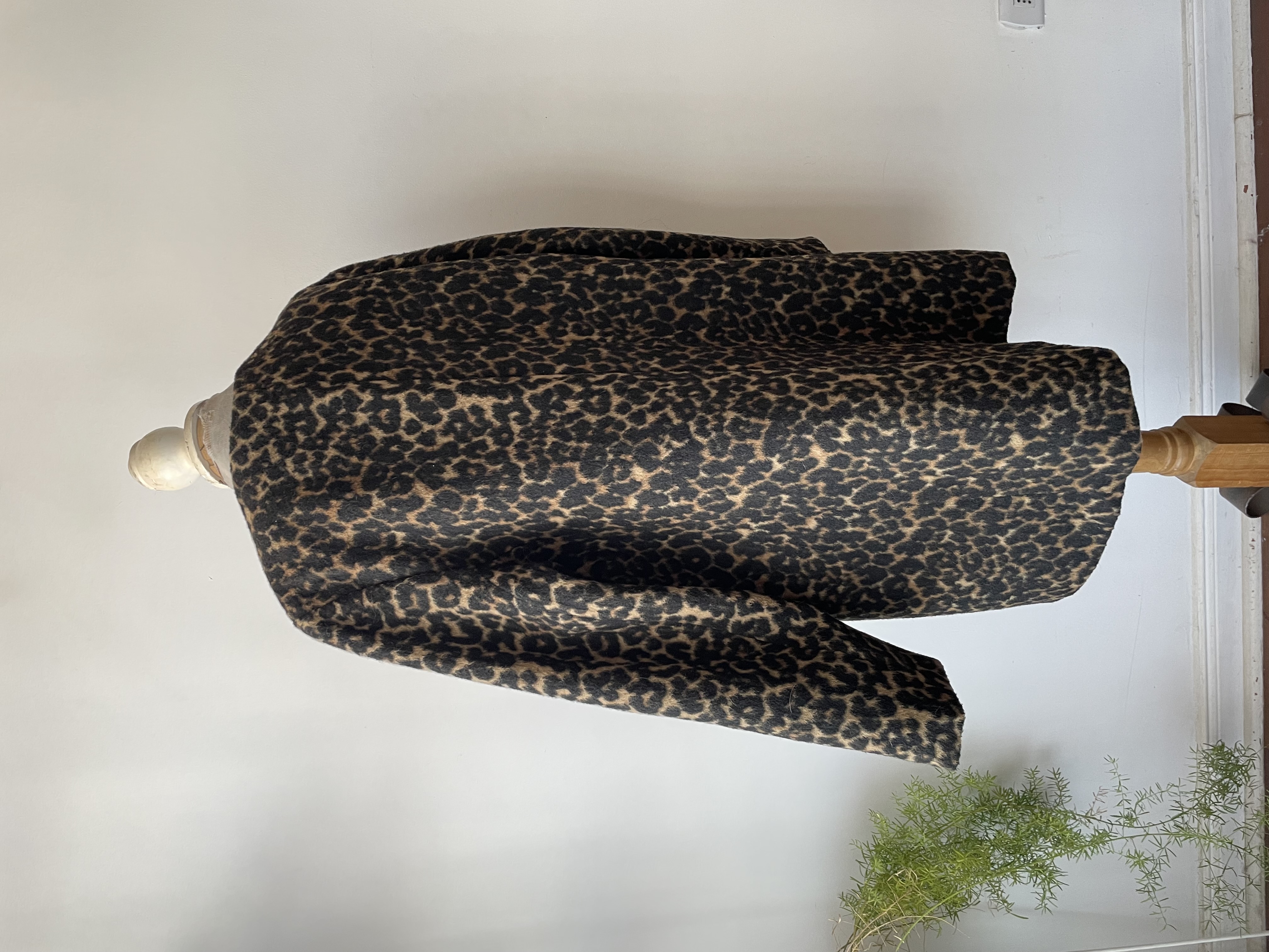 Abrigo leopardo lana. Talla: 18 (XL) 6