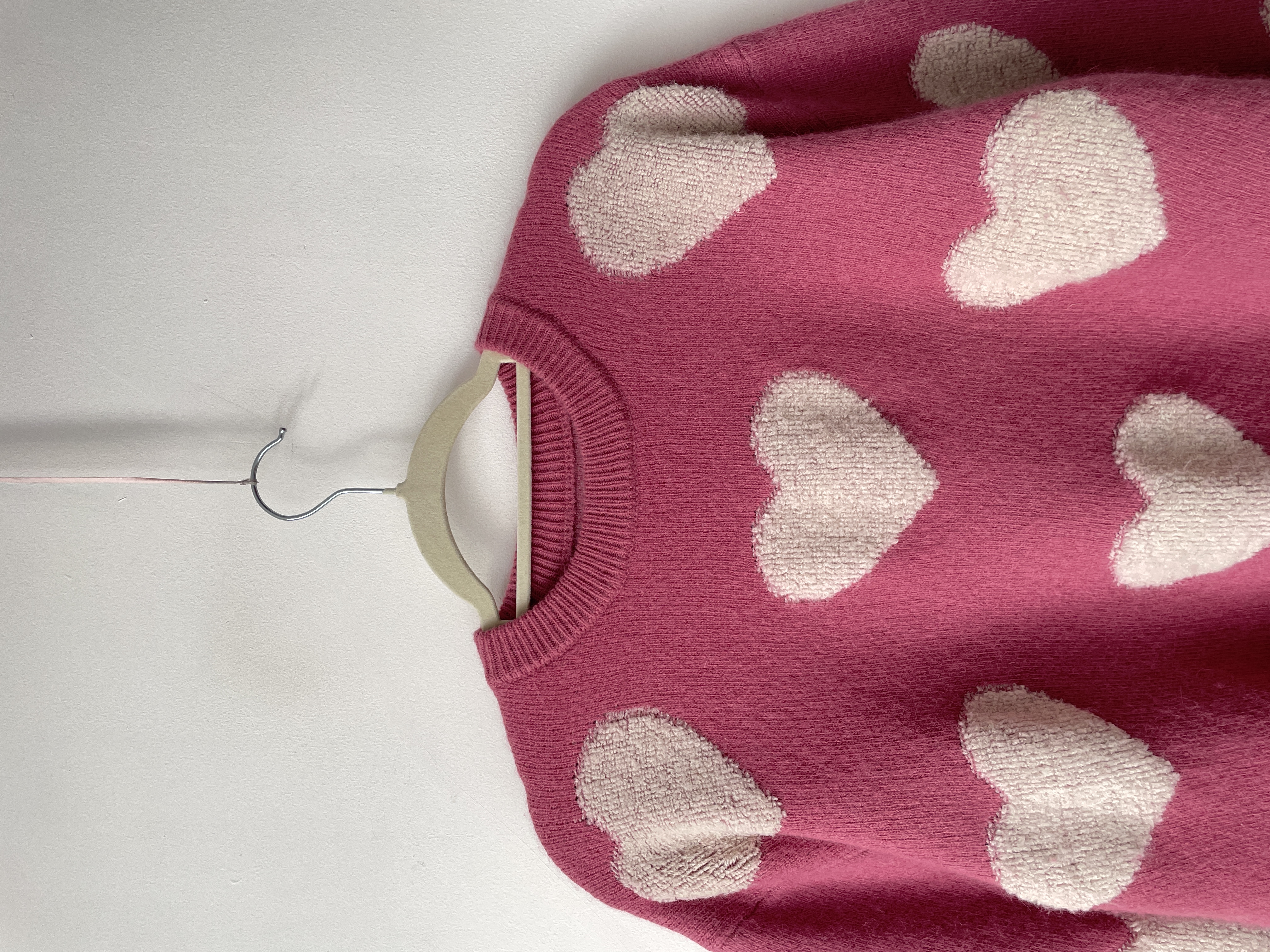Sweater corazones. Talla: M 2