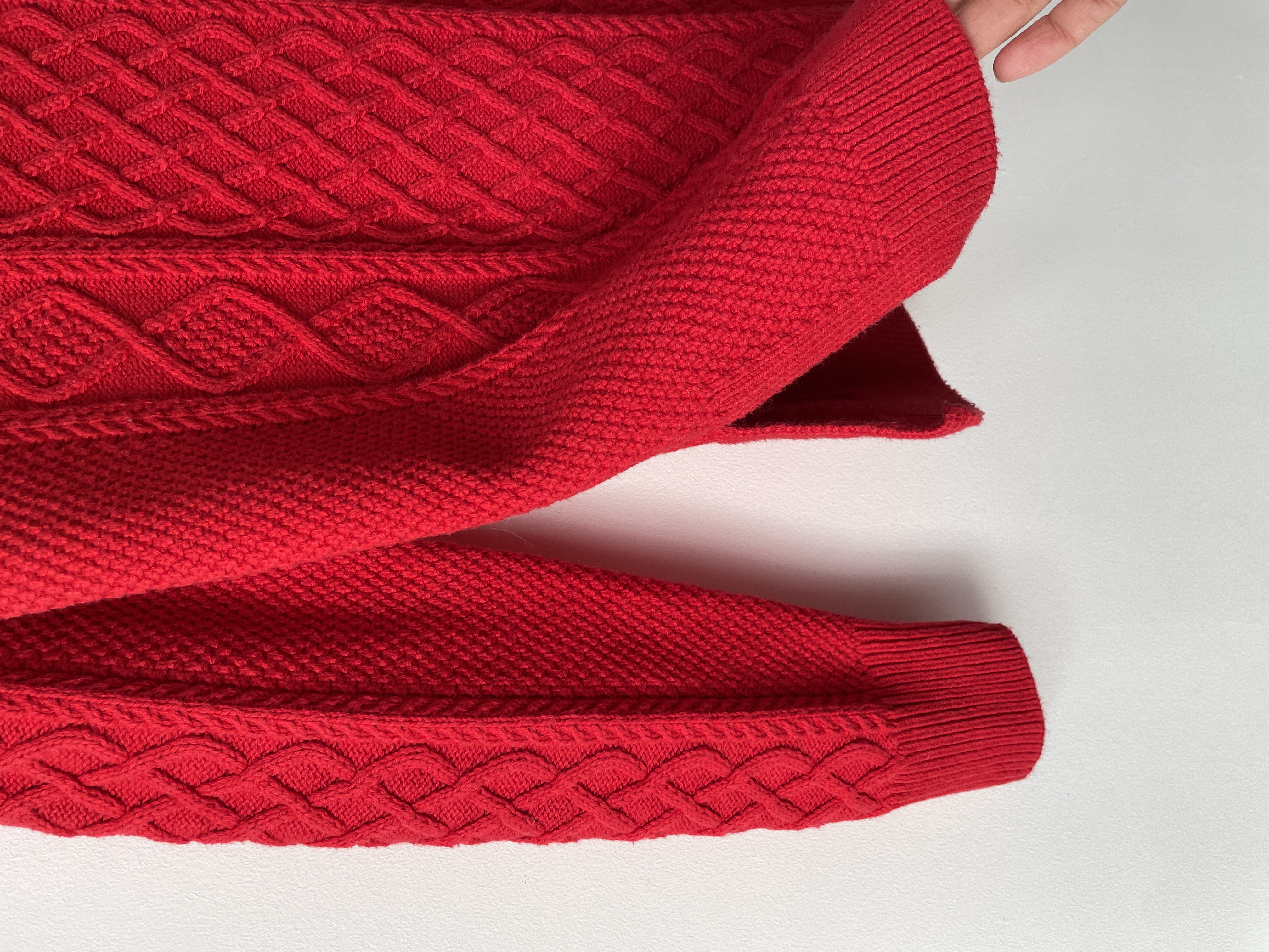 Sweater rojo trenzado. Talla: XS 3