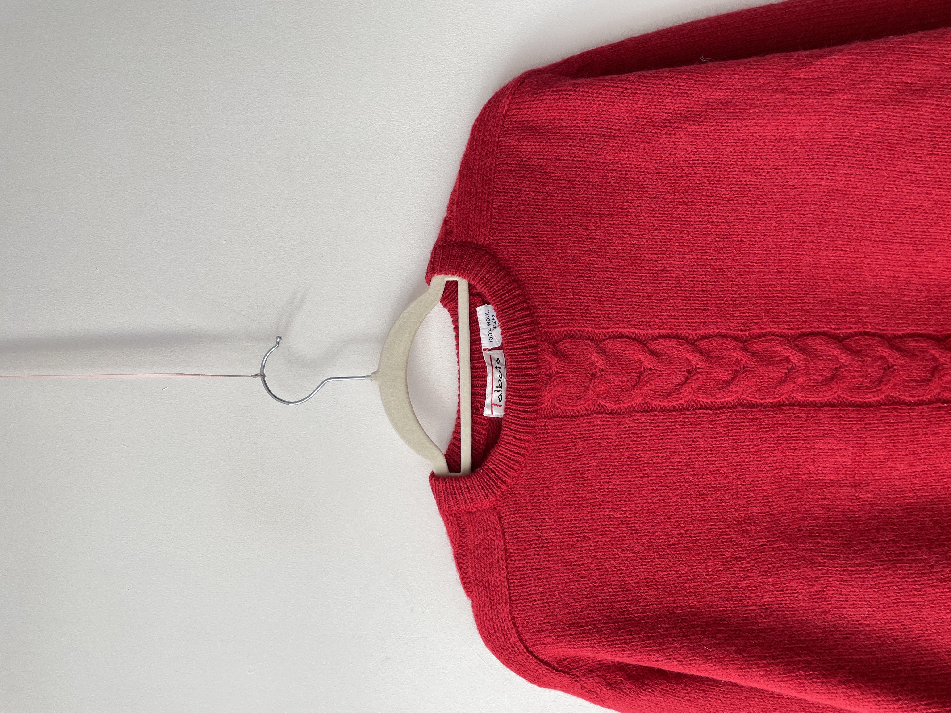 Sweater rojo. Talla: L hombre, XL mujer 2