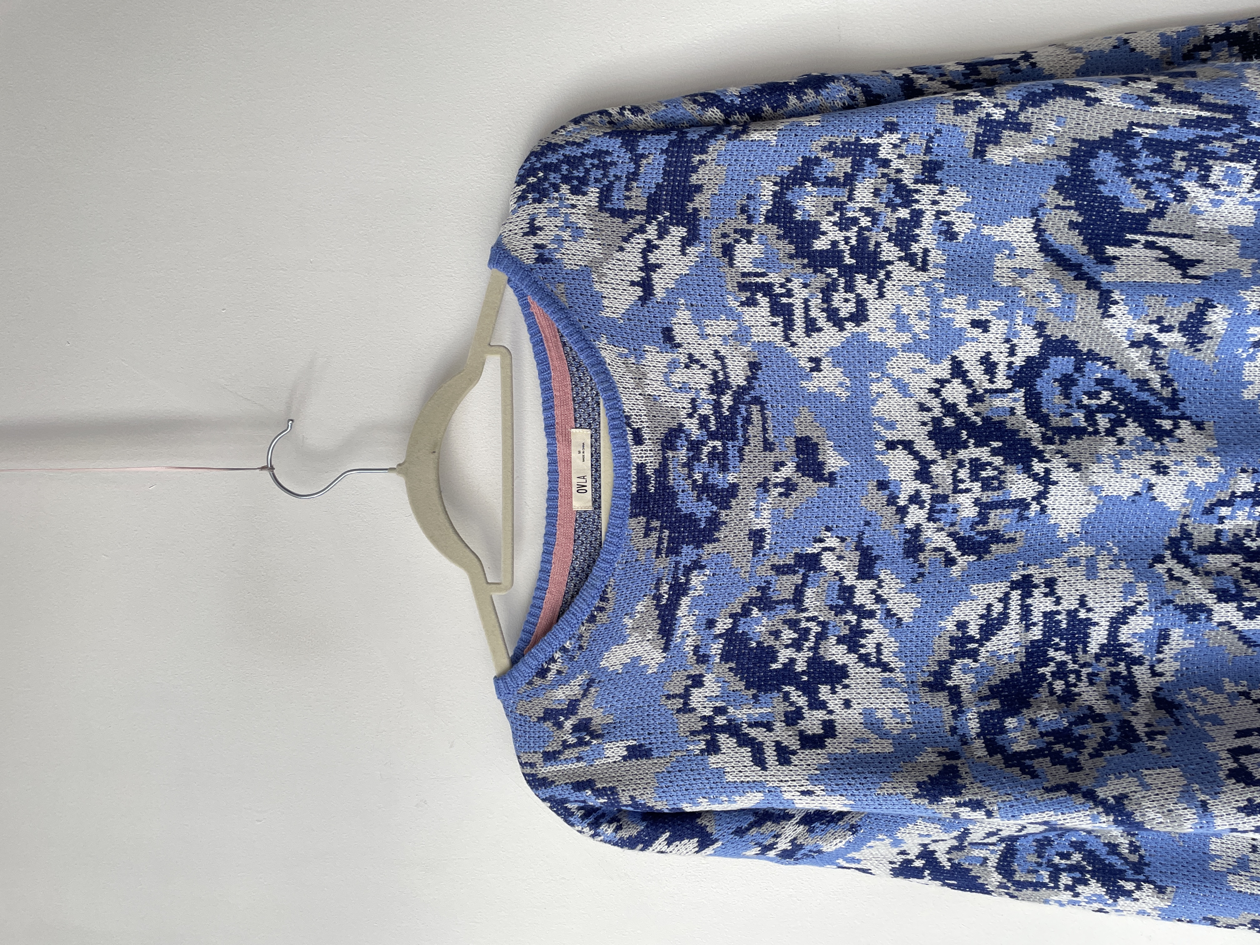 Sweater floral. Talla: M holgado 2