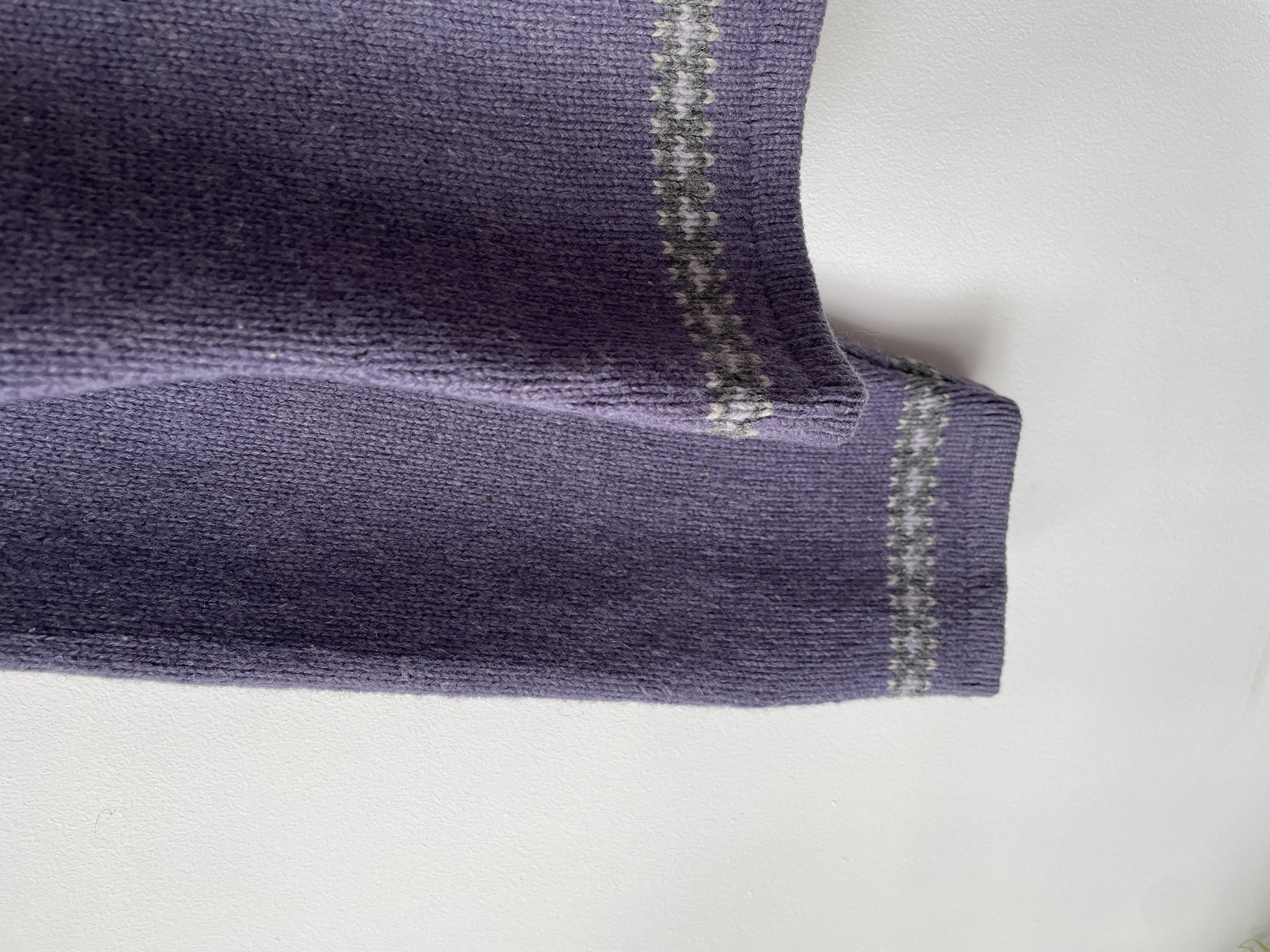 Sweater morado Lana cordero. Talla: L 3