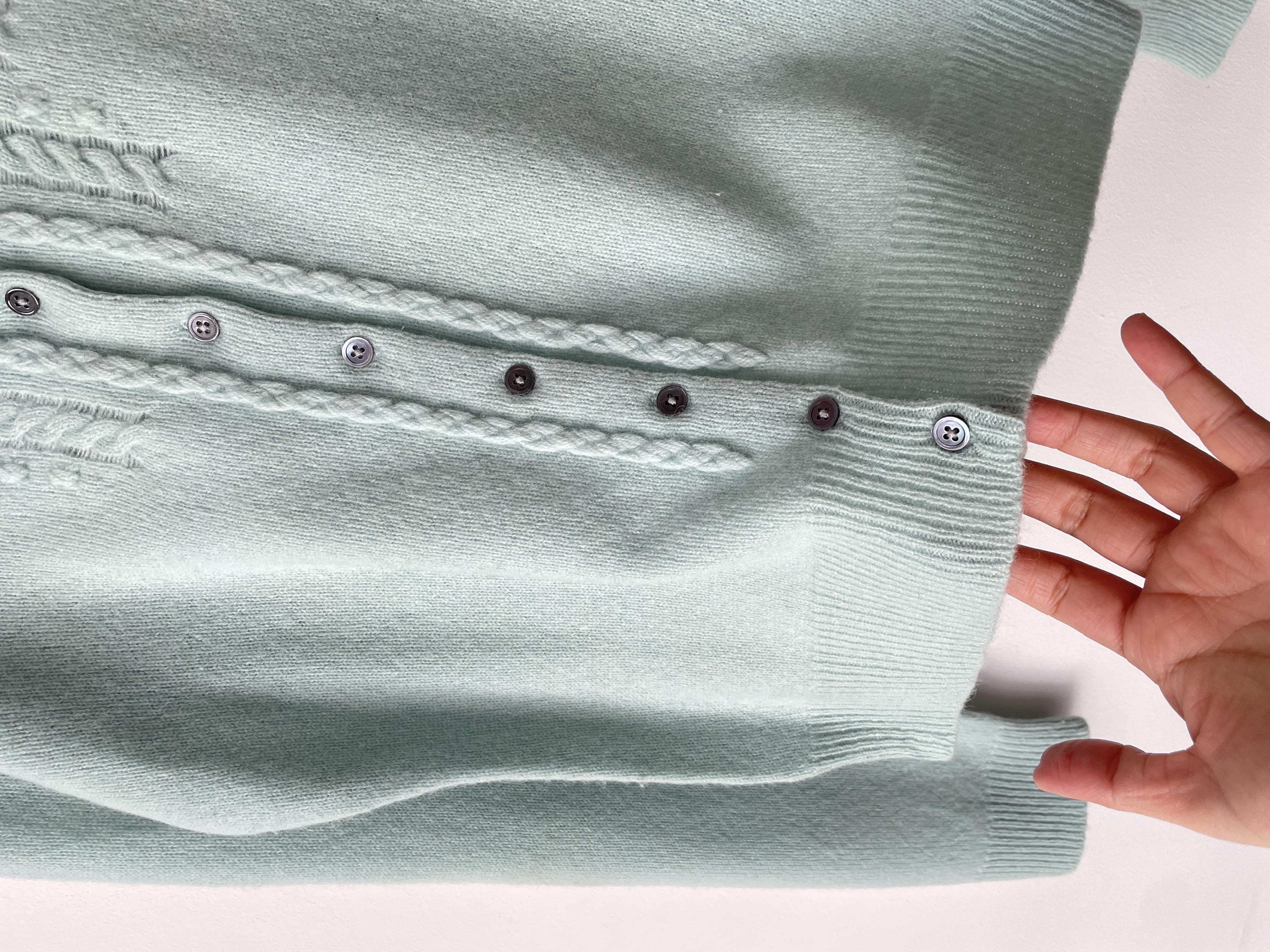 Cárdigan celeste lana cordero. Talla: L  3