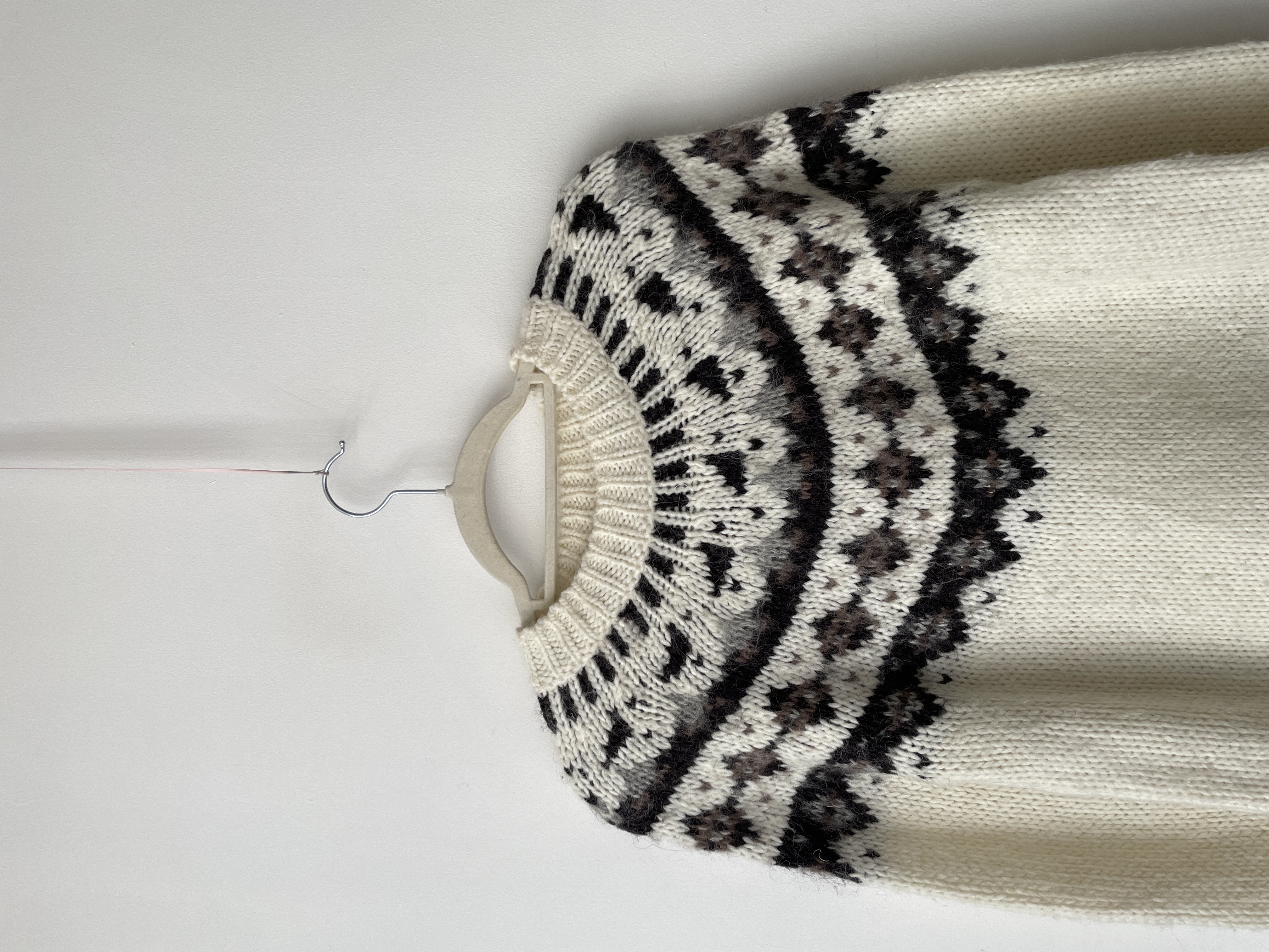 Sweater nordic. Talla: M 2