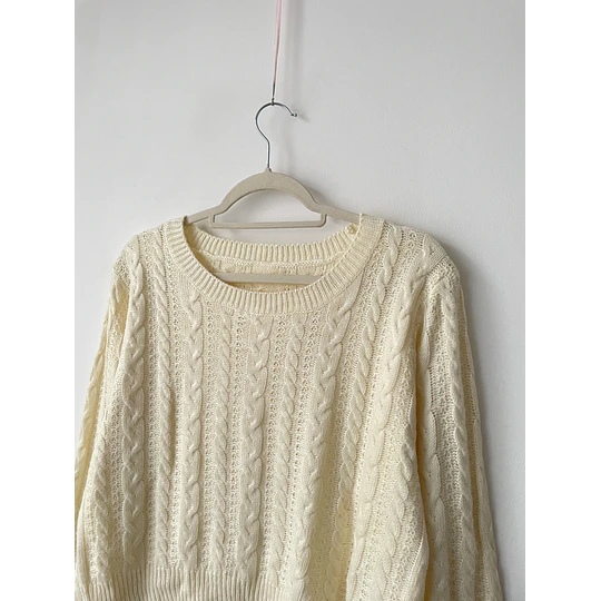 Sweater crema. Talla: M