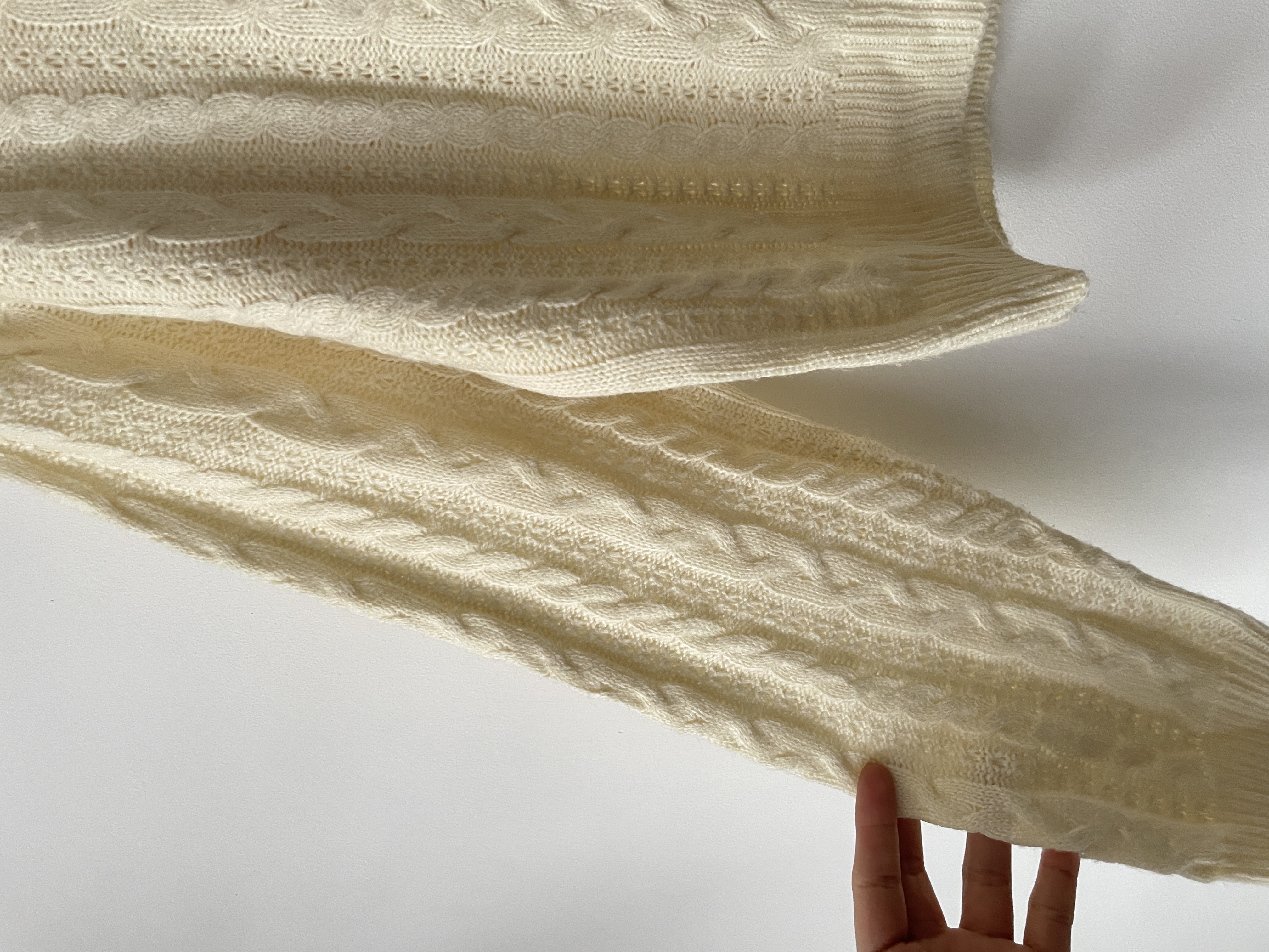 Sweater crema. Talla: M 3